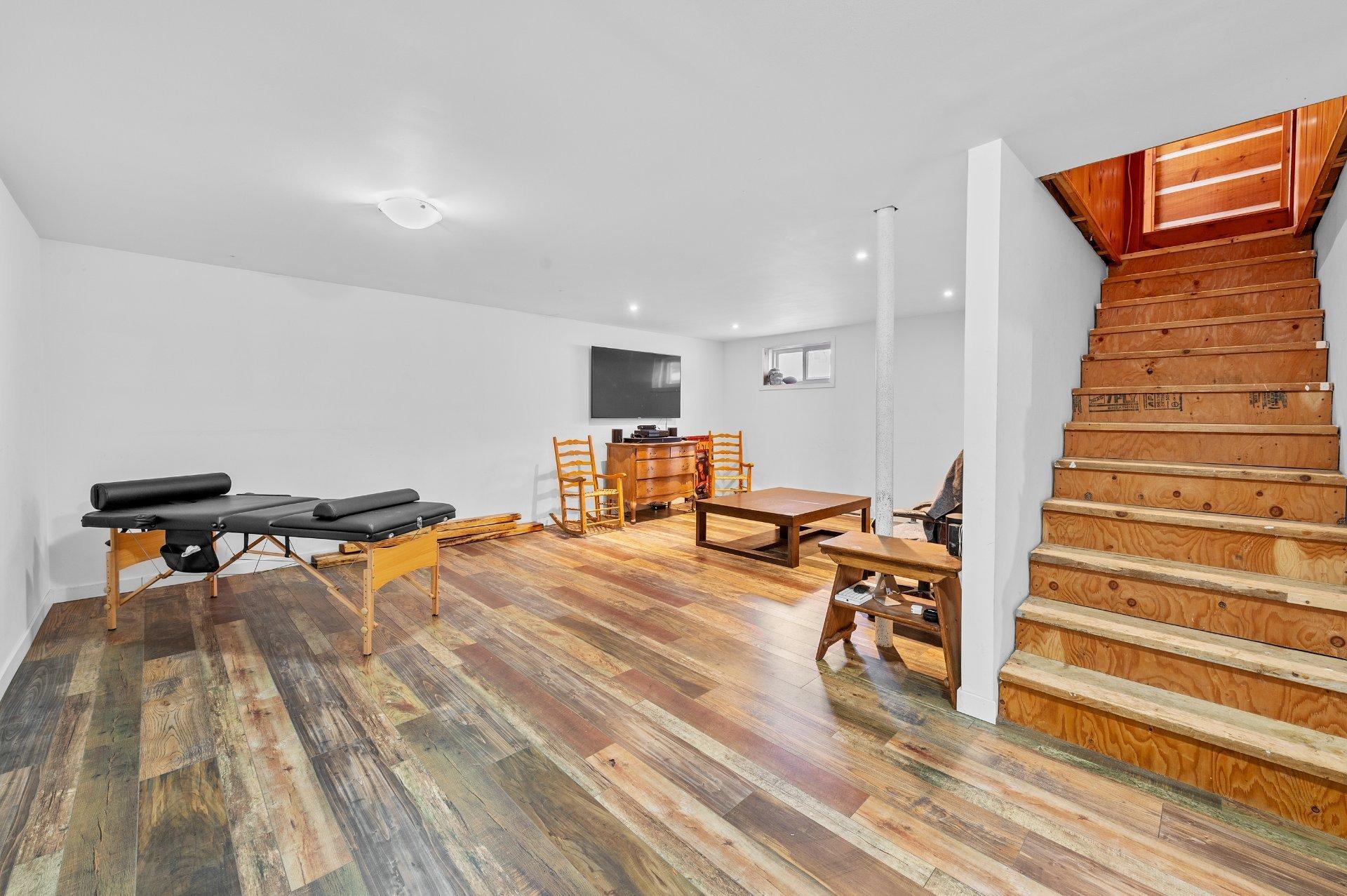 









3205


Rue Carignan

,
Sainte-Adèle,




QC
J8B3E1

