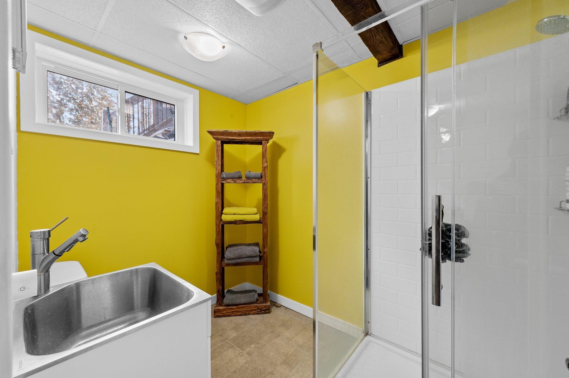 









3205


Rue Carignan

,
Sainte-Adèle,




QC
J8B3E1

