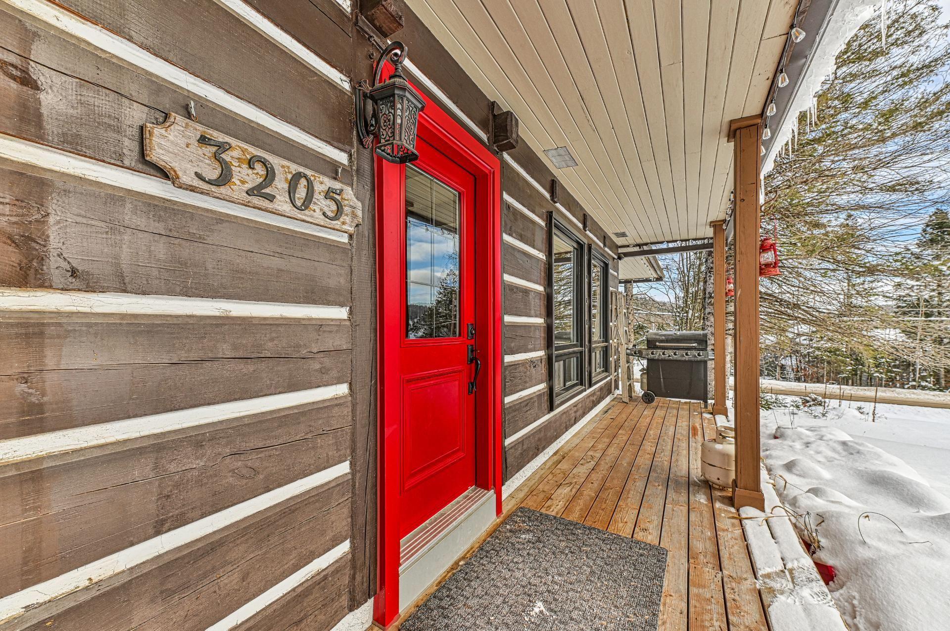 









3205


Rue Carignan

,
Sainte-Adèle,




QC
J8B3E1

