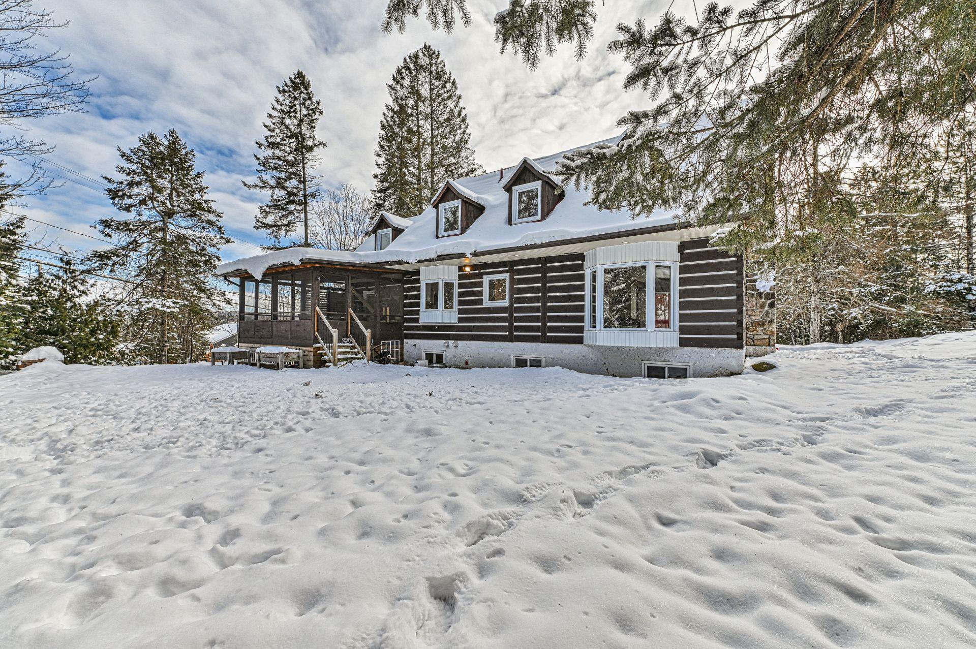 









3205


Rue Carignan

,
Sainte-Adèle,




QC
J8B3E1

