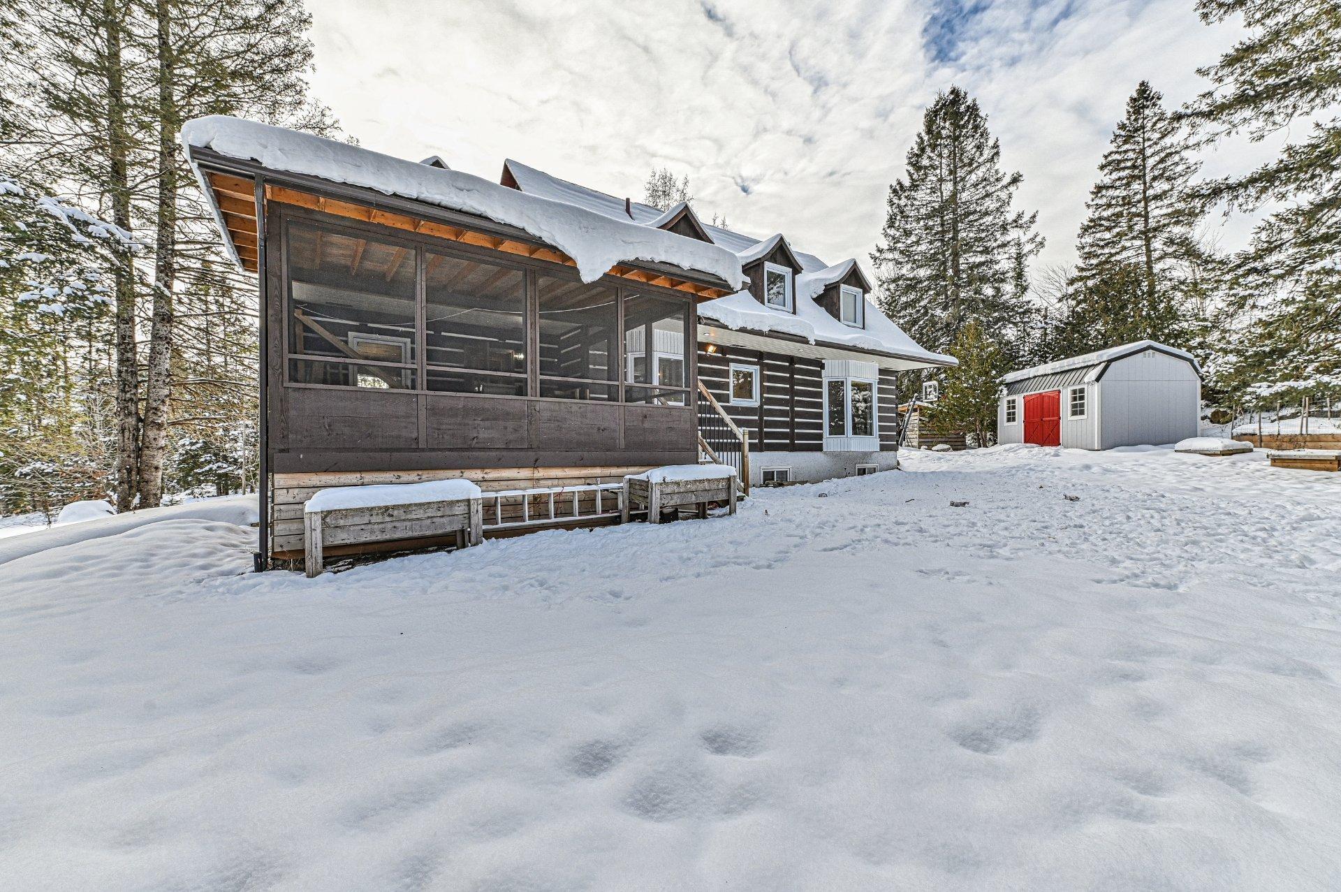 









3205


Rue Carignan

,
Sainte-Adèle,




QC
J8B3E1

