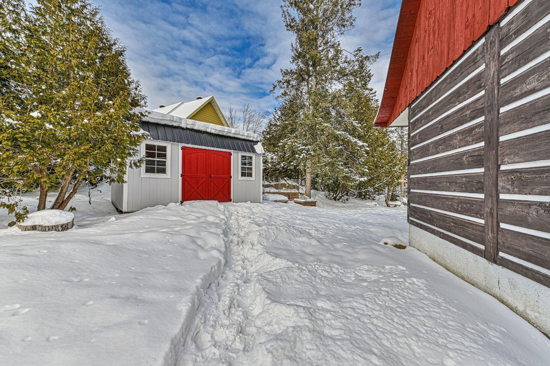 









3205


Rue Carignan

,
Sainte-Adèle,




QC
J8B3E1

