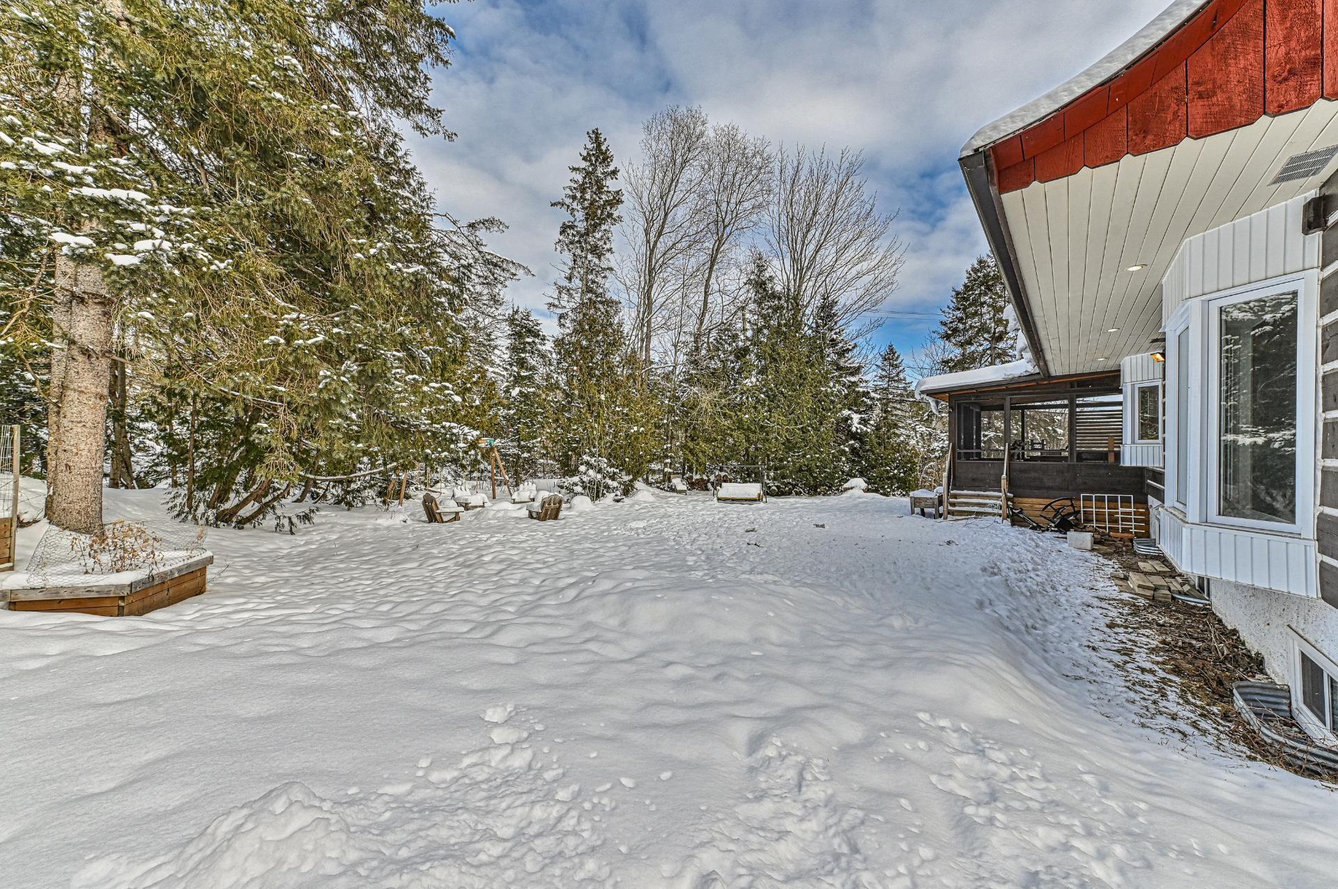 









3205


Rue Carignan

,
Sainte-Adèle,




QC
J8B3E1

