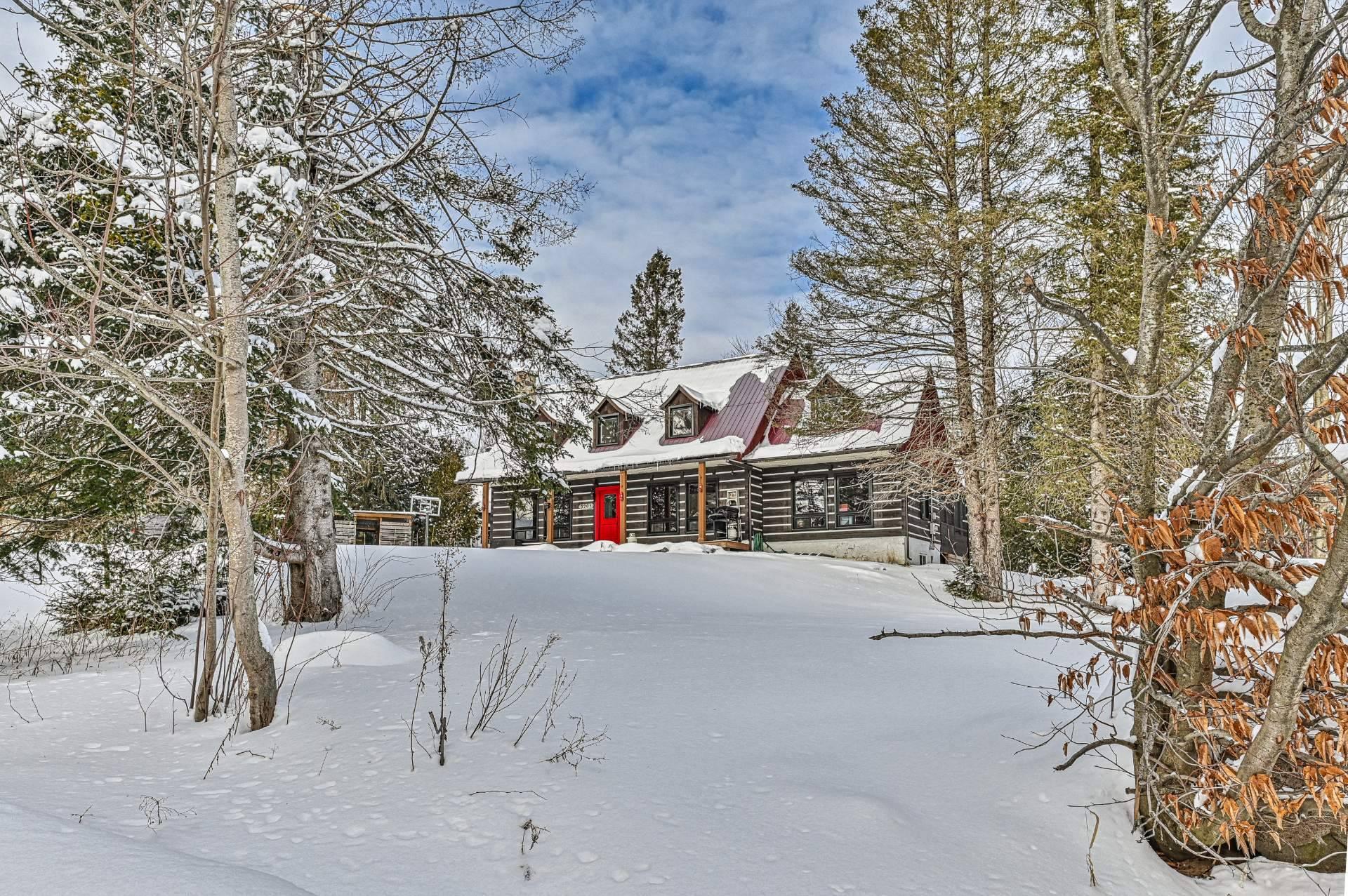 









3205


Rue Carignan

,
Sainte-Adèle,




QC
J8B3E1

