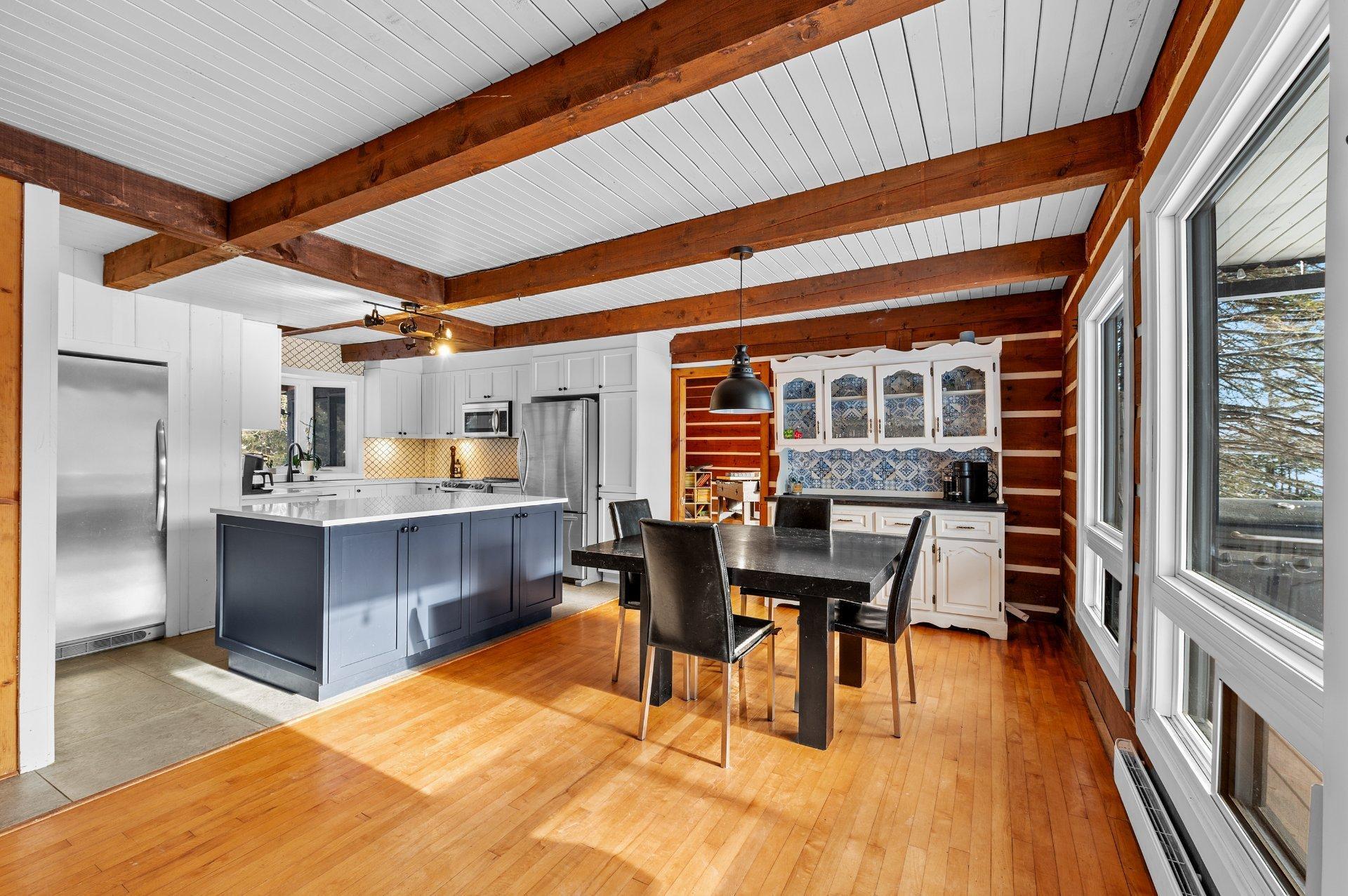 









3205


Rue Carignan

,
Sainte-Adèle,




QC
J8B3E1

