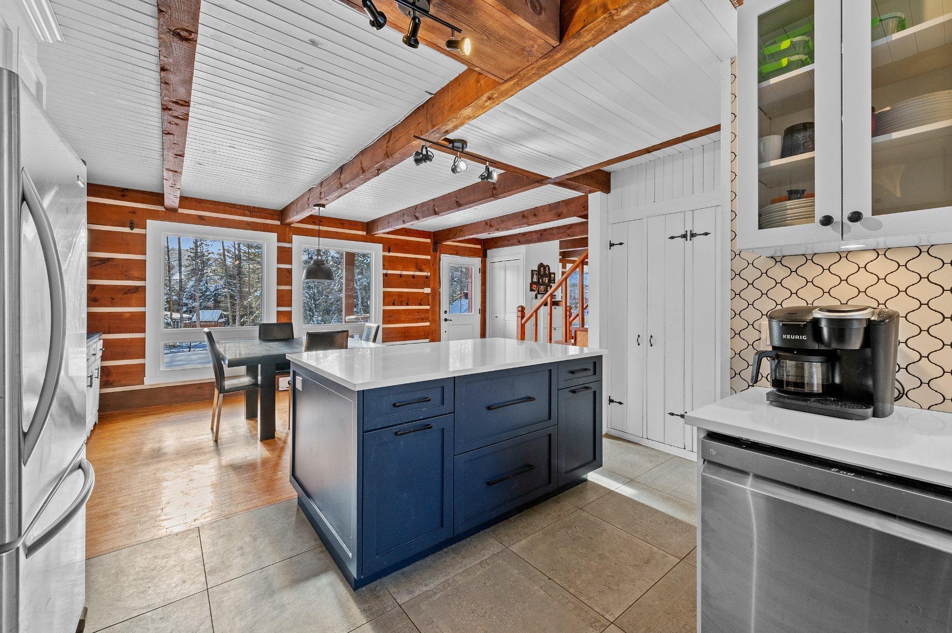 









3205


Rue Carignan

,
Sainte-Adèle,




QC
J8B3E1

