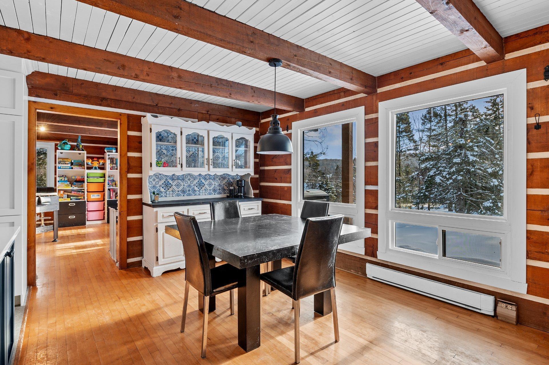 









3205


Rue Carignan

,
Sainte-Adèle,




QC
J8B3E1

