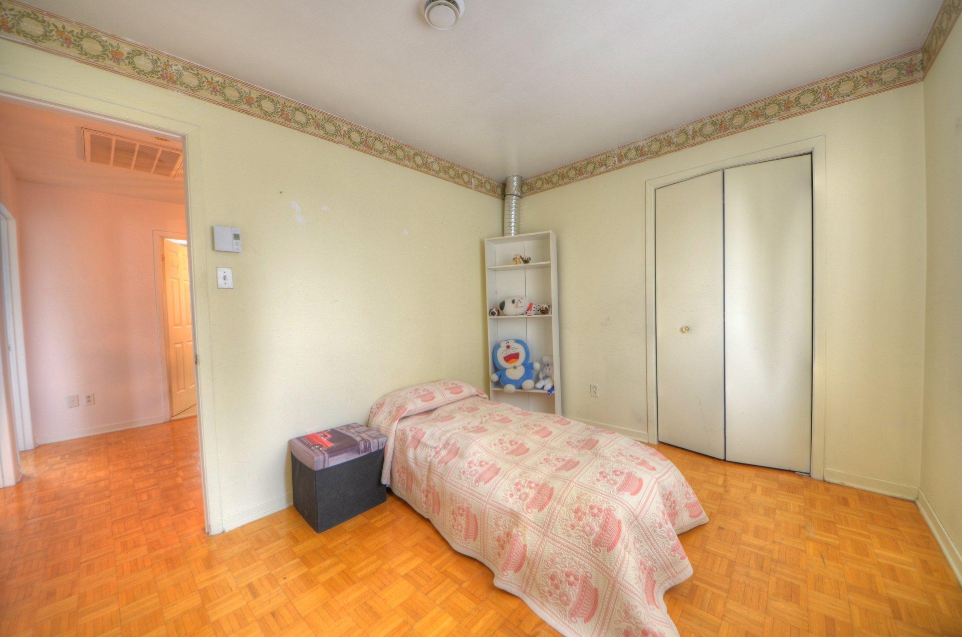 









3740


Rue Ontario

,
Brossard,




QC
J4Y3A2

