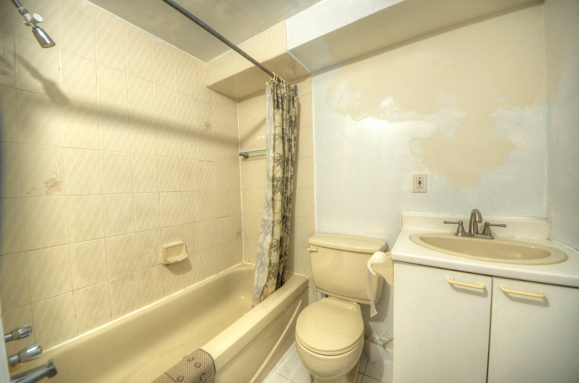 









3740


Rue Ontario

,
Brossard,




QC
J4Y3A2

