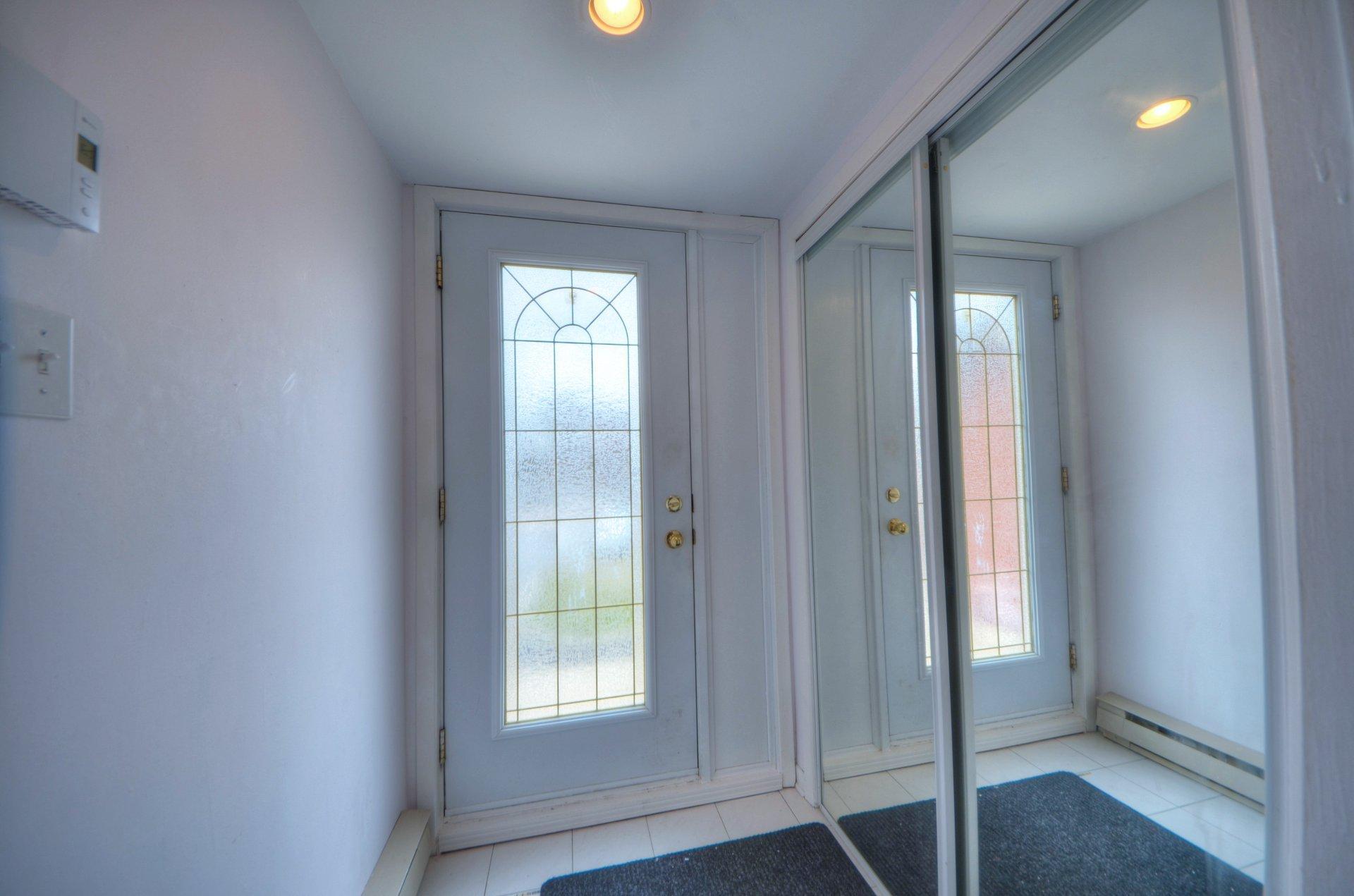 









3740


Rue Ontario

,
Brossard,




QC
J4Y3A2

