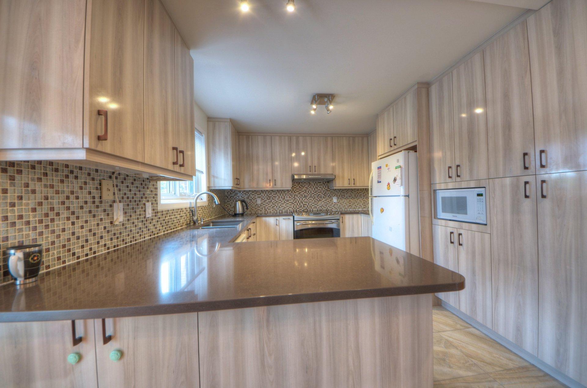 









3740


Rue Ontario

,
Brossard,




QC
J4Y3A2

