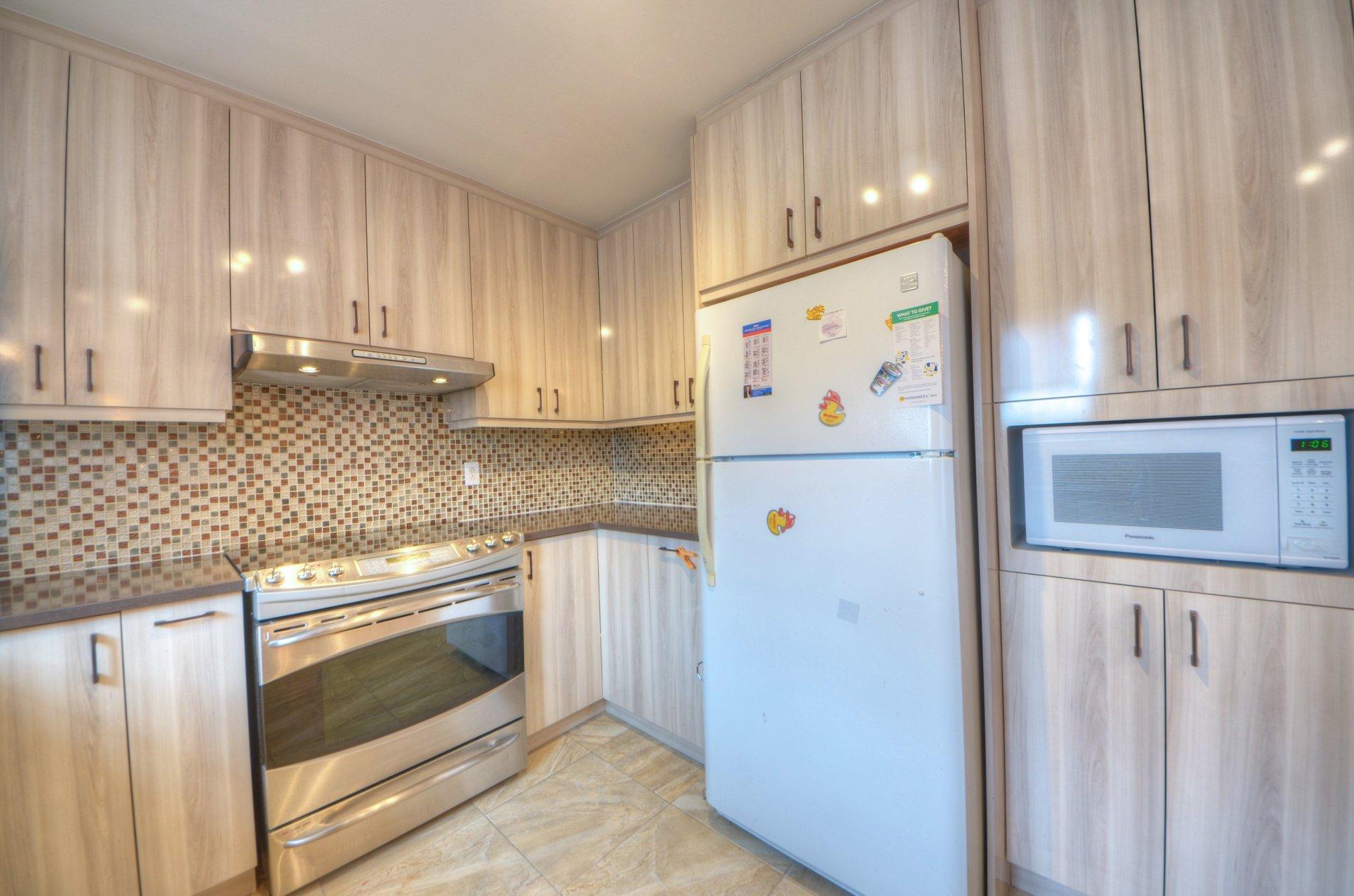 









3740


Rue Ontario

,
Brossard,




QC
J4Y3A2

