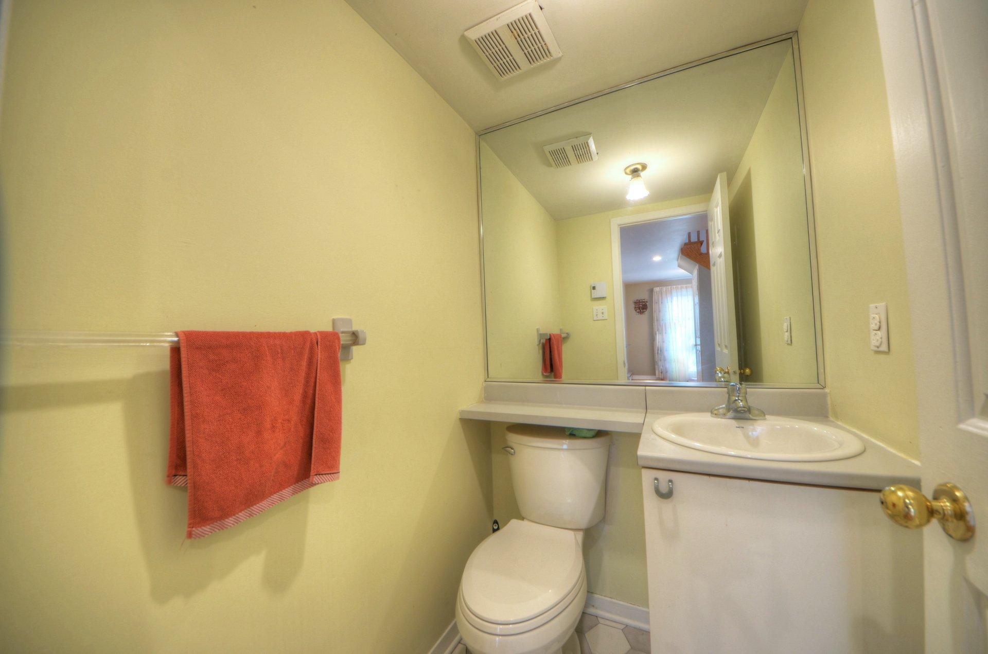 









3740


Rue Ontario

,
Brossard,




QC
J4Y3A2

