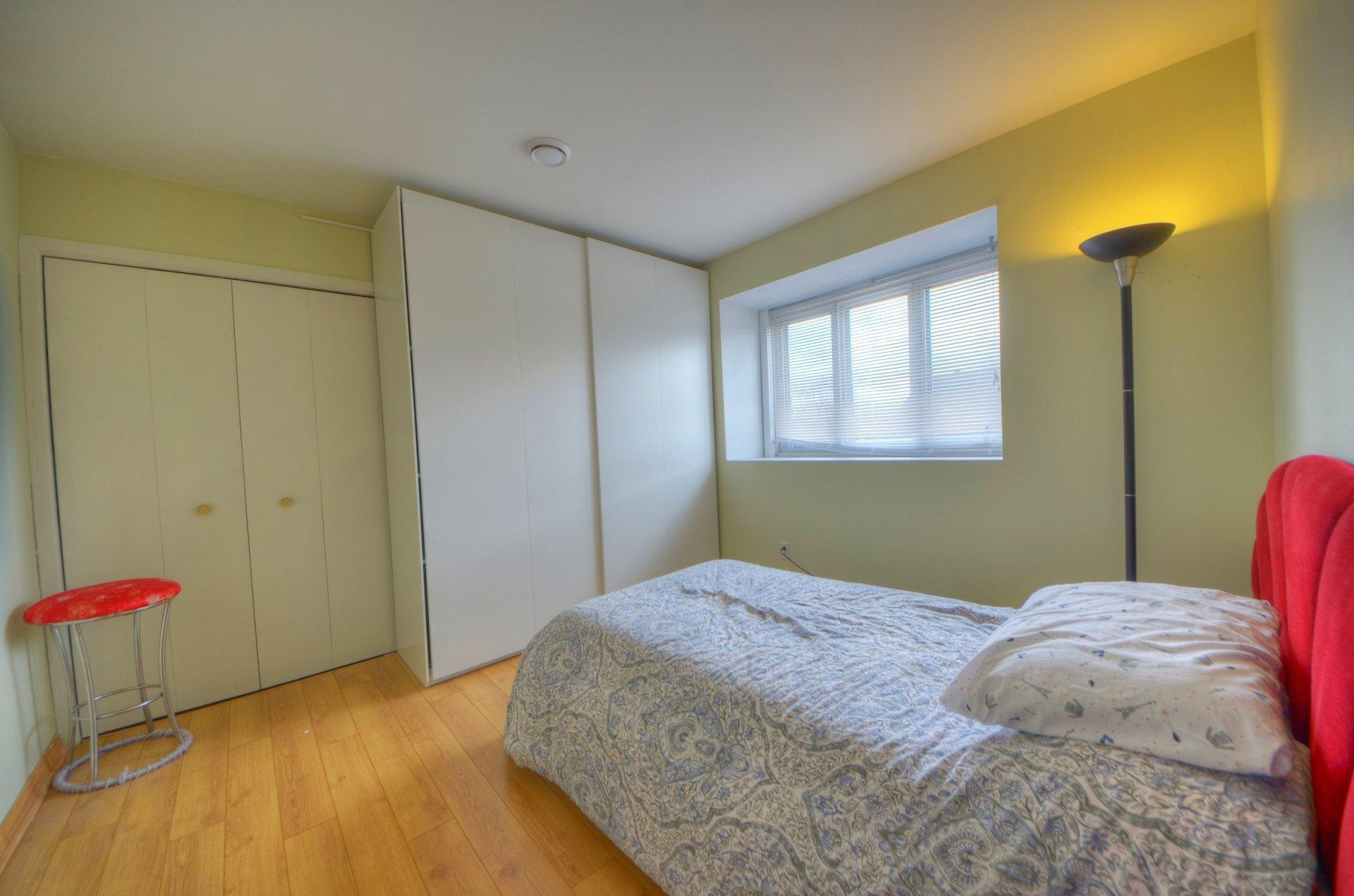 









3740


Rue Ontario

,
Brossard,




QC
J4Y3A2

