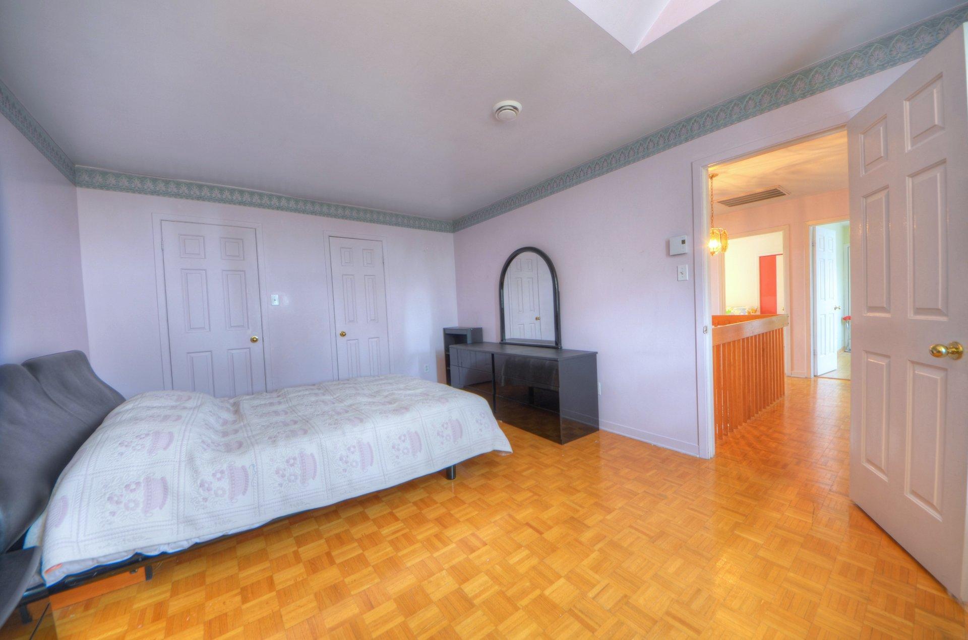 









3740


Rue Ontario

,
Brossard,




QC
J4Y3A2

