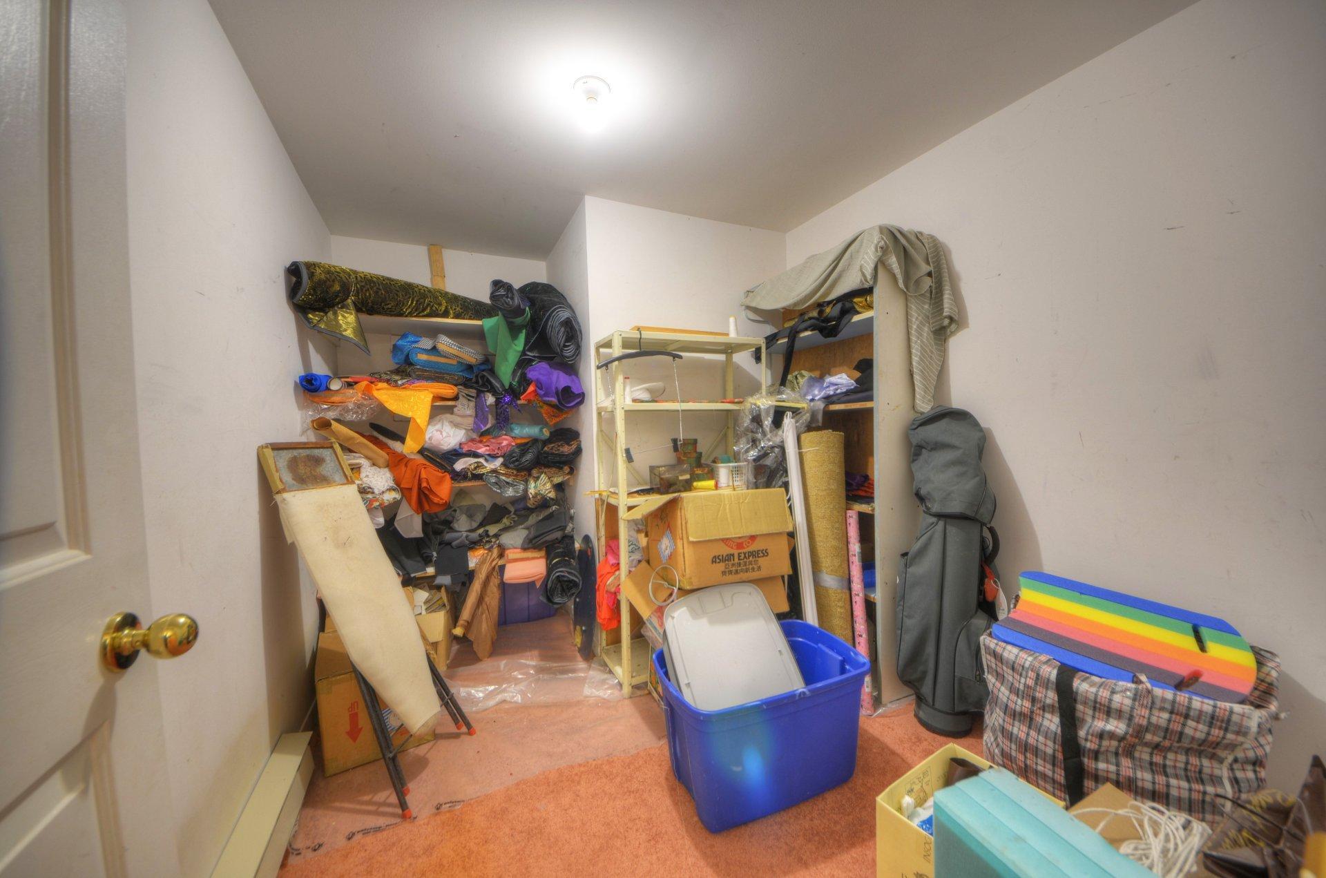 









3740


Rue Ontario

,
Brossard,




QC
J4Y3A2

