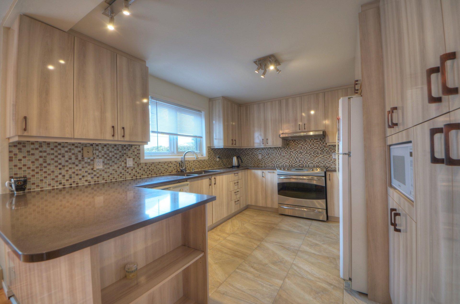 









3740


Rue Ontario

,
Brossard,




QC
J4Y3A2

