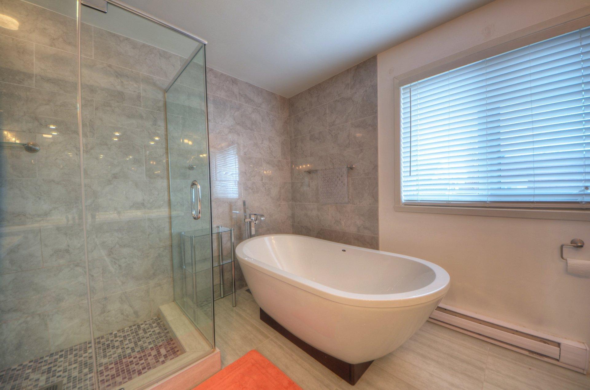 









3740


Rue Ontario

,
Brossard,




QC
J4Y3A2

