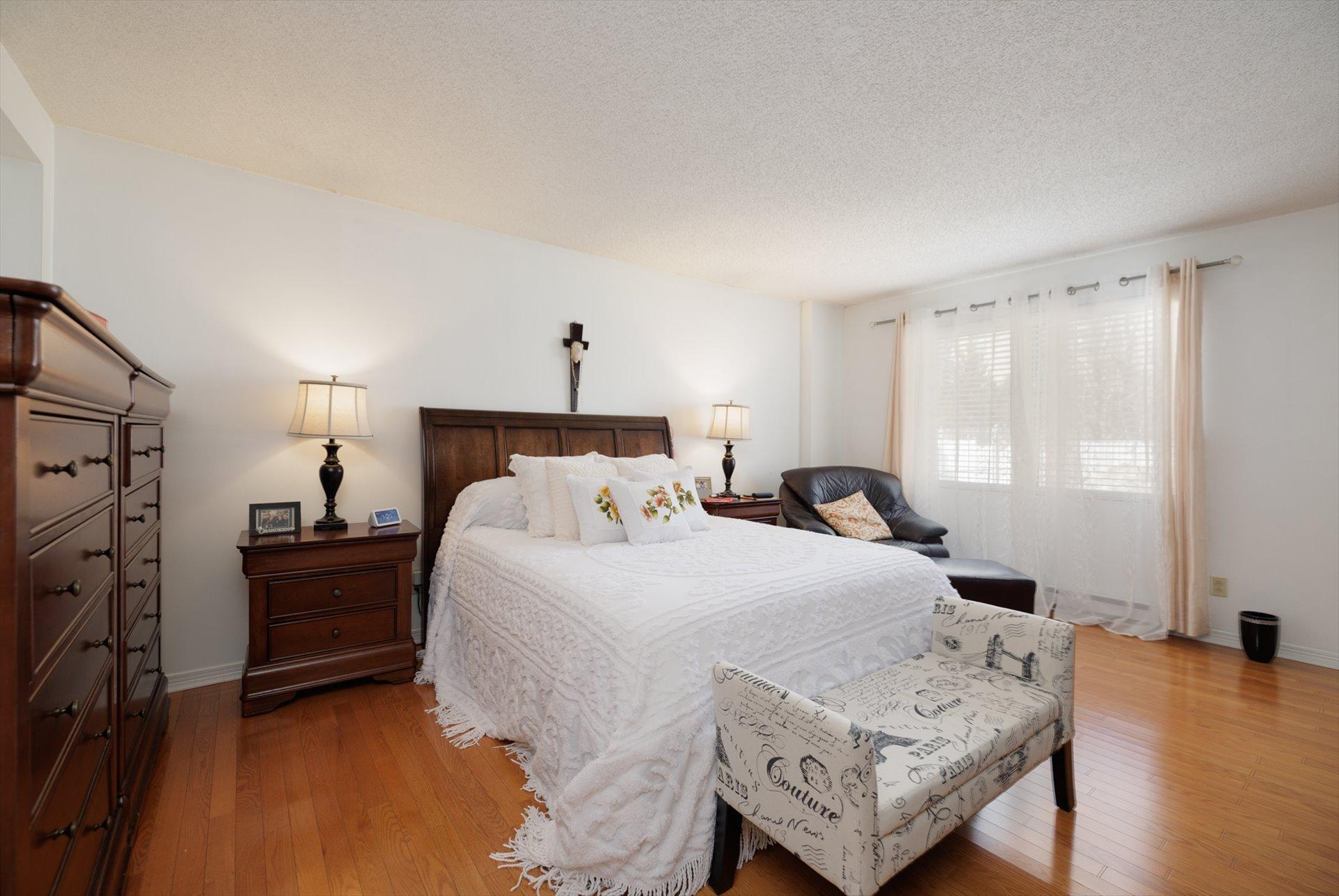 









2905


Boul. de la Côte-Vertu

, 107,
Montréal (Saint-Laurent),




QC
H4R2L4

