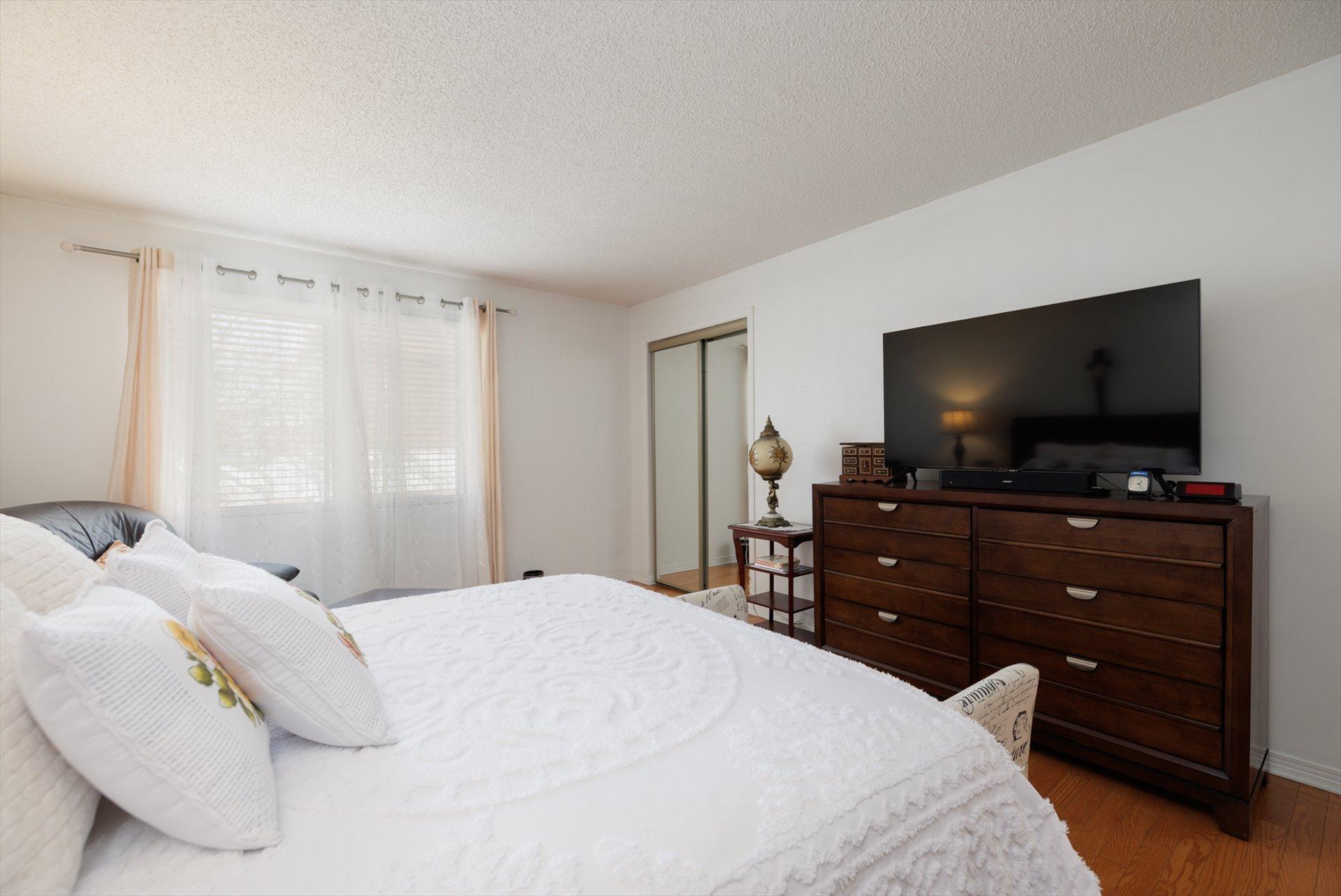 









2905


Boul. de la Côte-Vertu

, 107,
Montréal (Saint-Laurent),




QC
H4R2L4

