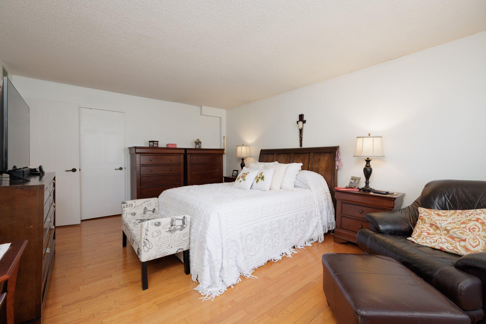 









2905


Boul. de la Côte-Vertu

, 107,
Montréal (Saint-Laurent),




QC
H4R2L4

