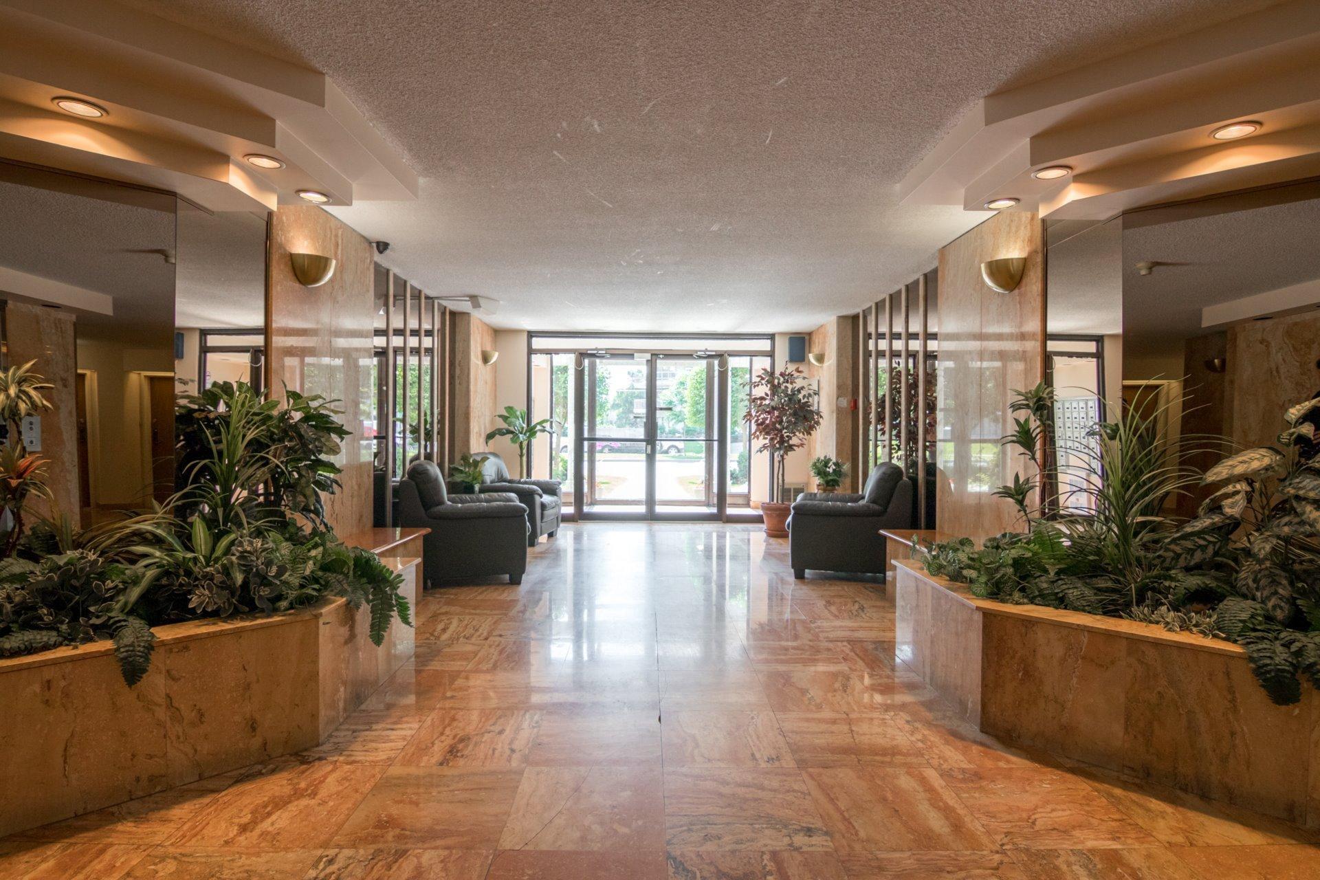 









2905


Boul. de la Côte-Vertu

, 107,
Montréal (Saint-Laurent),




QC
H4R2L4

