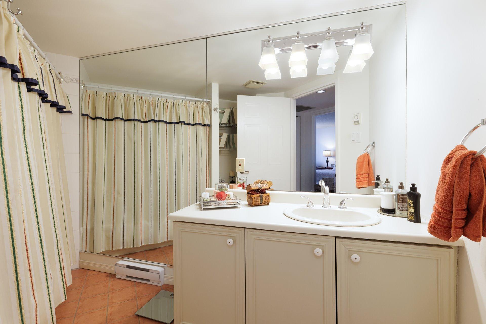 









2905


Boul. de la Côte-Vertu

, 107,
Montréal (Saint-Laurent),




QC
H4R2L4


