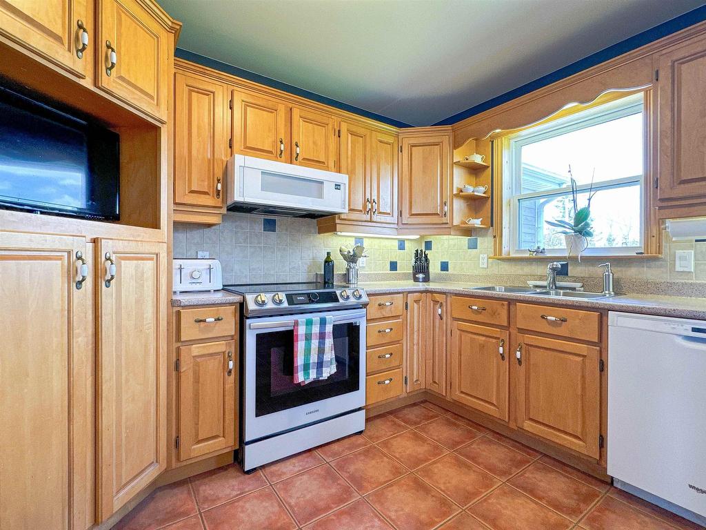 












11957 Shore Road

,
Little Sands,




PE
C0A 1W0

