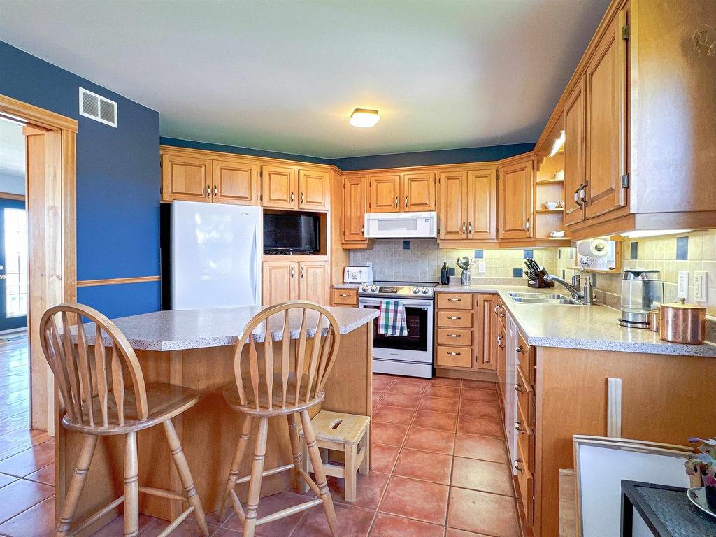 












11957 Shore Road

,
Little Sands,




PE
C0A 1W0

