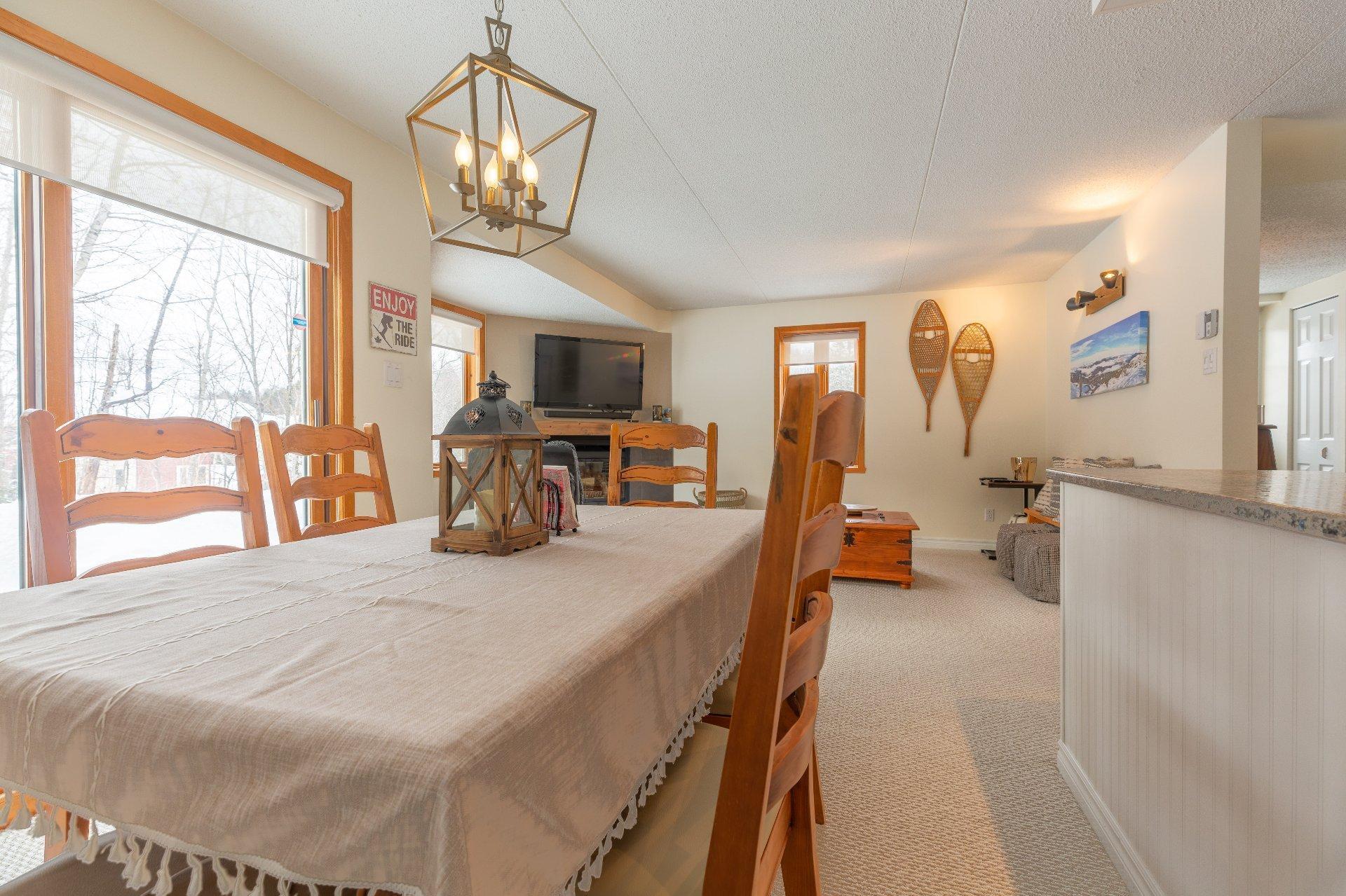 









771


Ch. des Éperviers

,
Piedmont,




QC
J0R1R3

