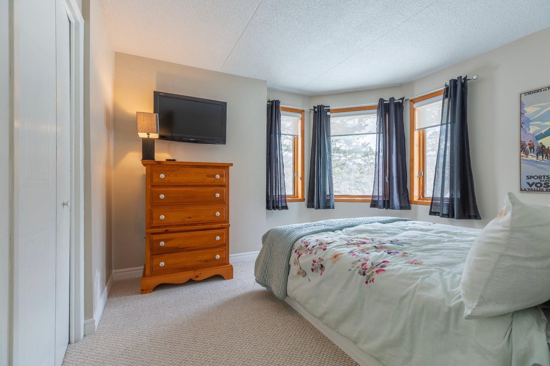 









771


Ch. des Éperviers

,
Piedmont,




QC
J0R1R3

