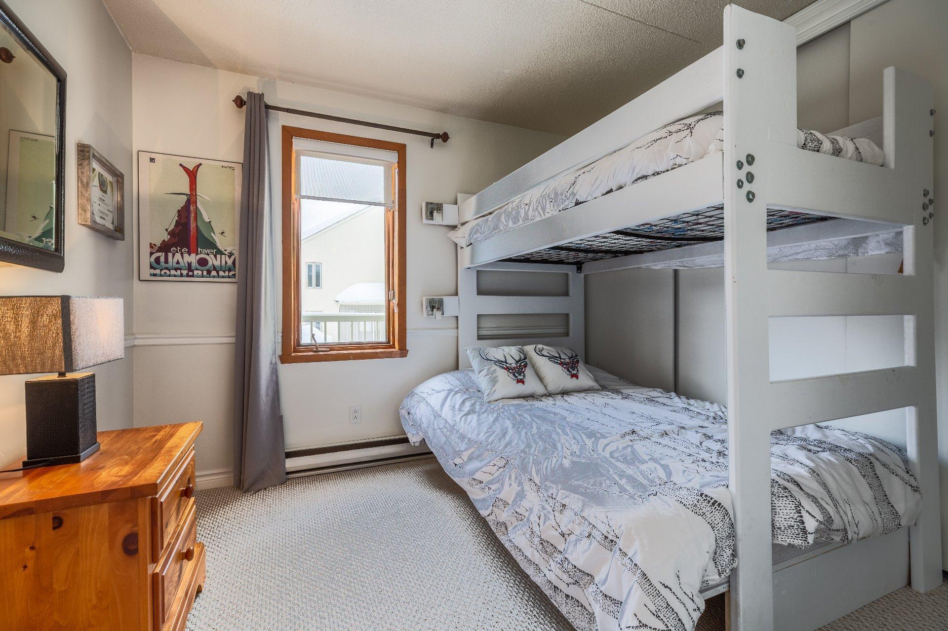 









771


Ch. des Éperviers

,
Piedmont,




QC
J0R1R3

