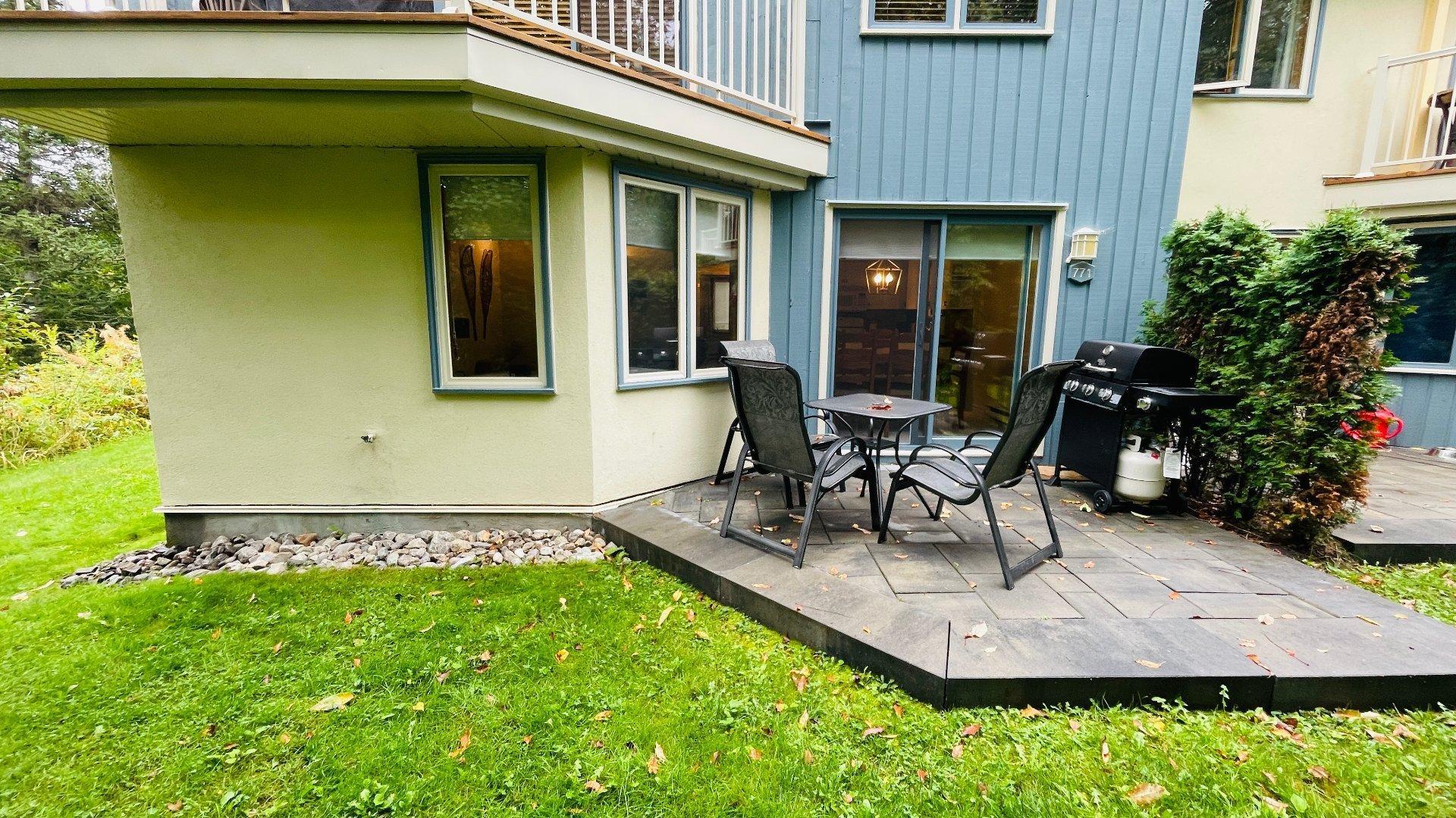 









771


Ch. des Éperviers

,
Piedmont,




QC
J0R1R3

