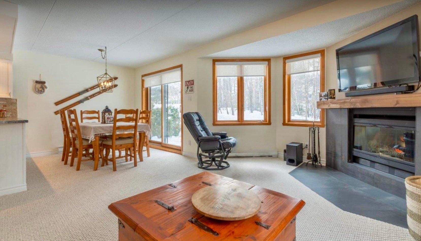 









771


Ch. des Éperviers

,
Piedmont,




QC
J0R1R3

