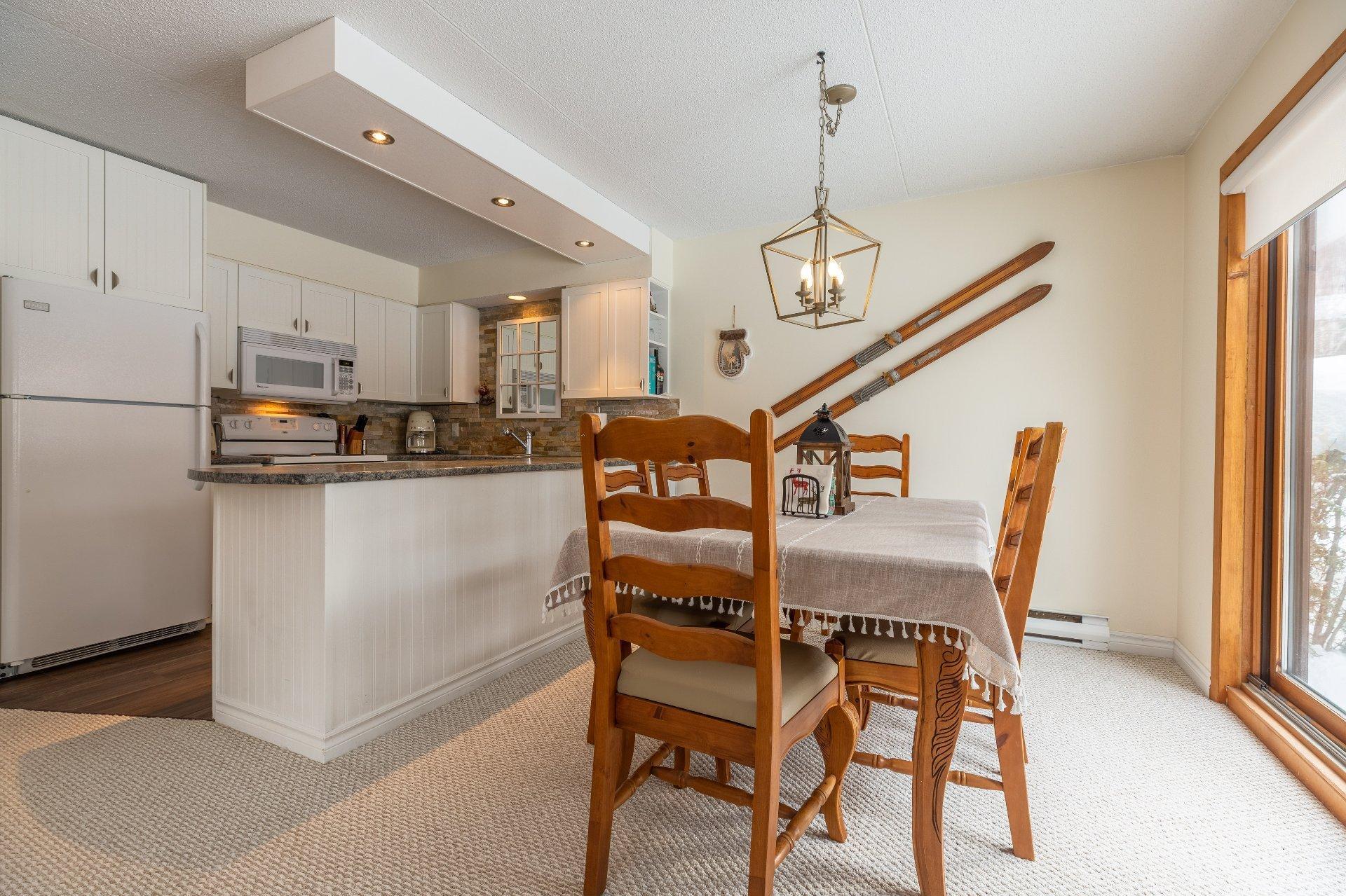 









771


Ch. des Éperviers

,
Piedmont,




QC
J0R1R3

