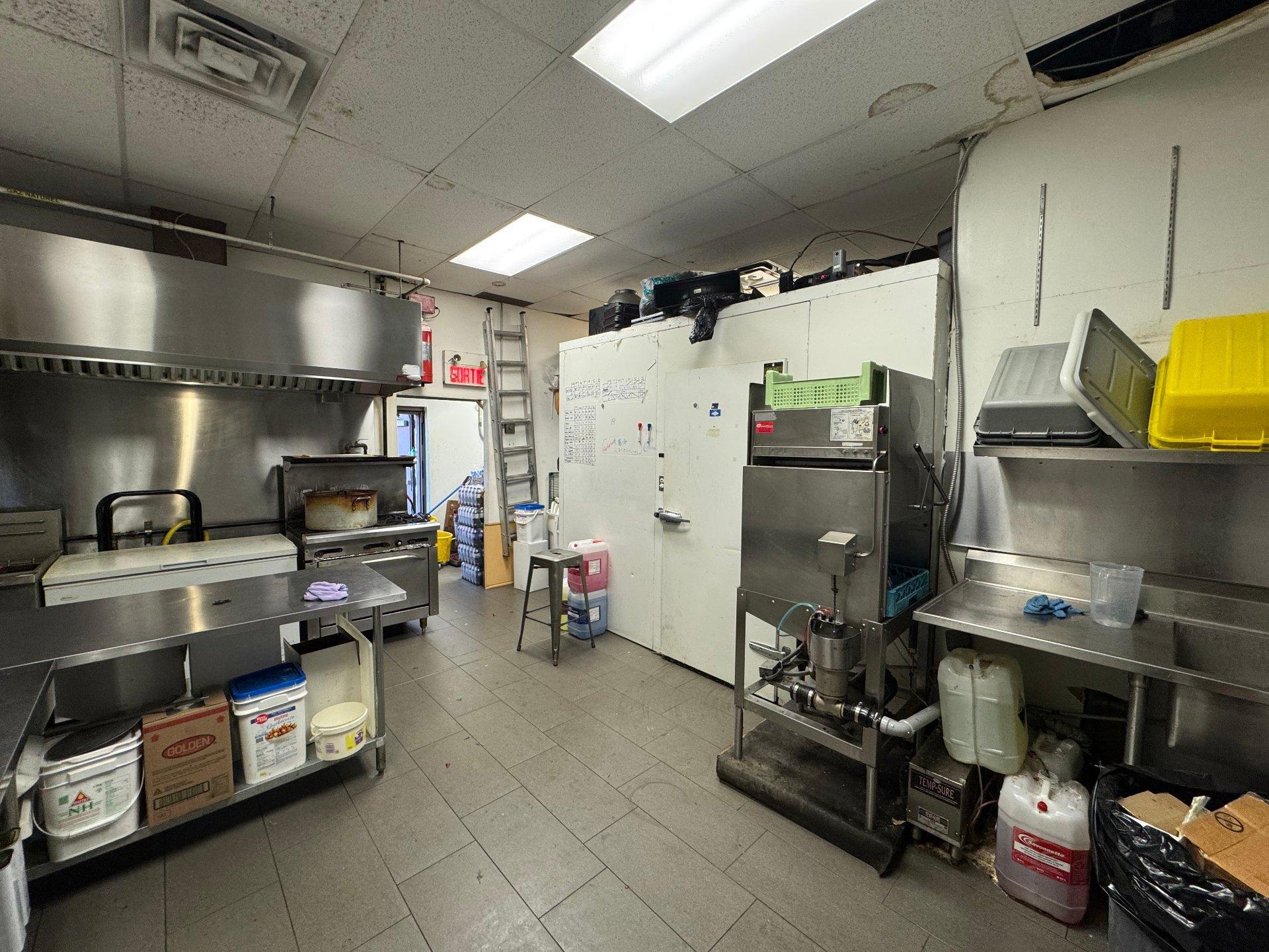 









4933


Boul. St-Jean

,
Montréal (Pierrefonds-Roxboro),




QC
H9H2A9


