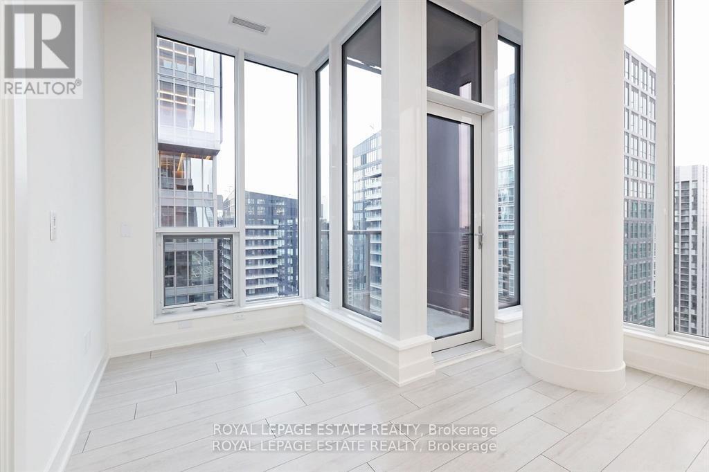 












4003 - 15 MERCER STREET

,
Toronto,




Ontario
M5V1H2


