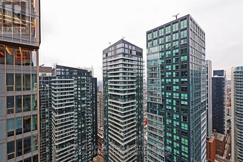 












4003 - 15 MERCER STREET

,
Toronto,




Ontario
M5V1H2

