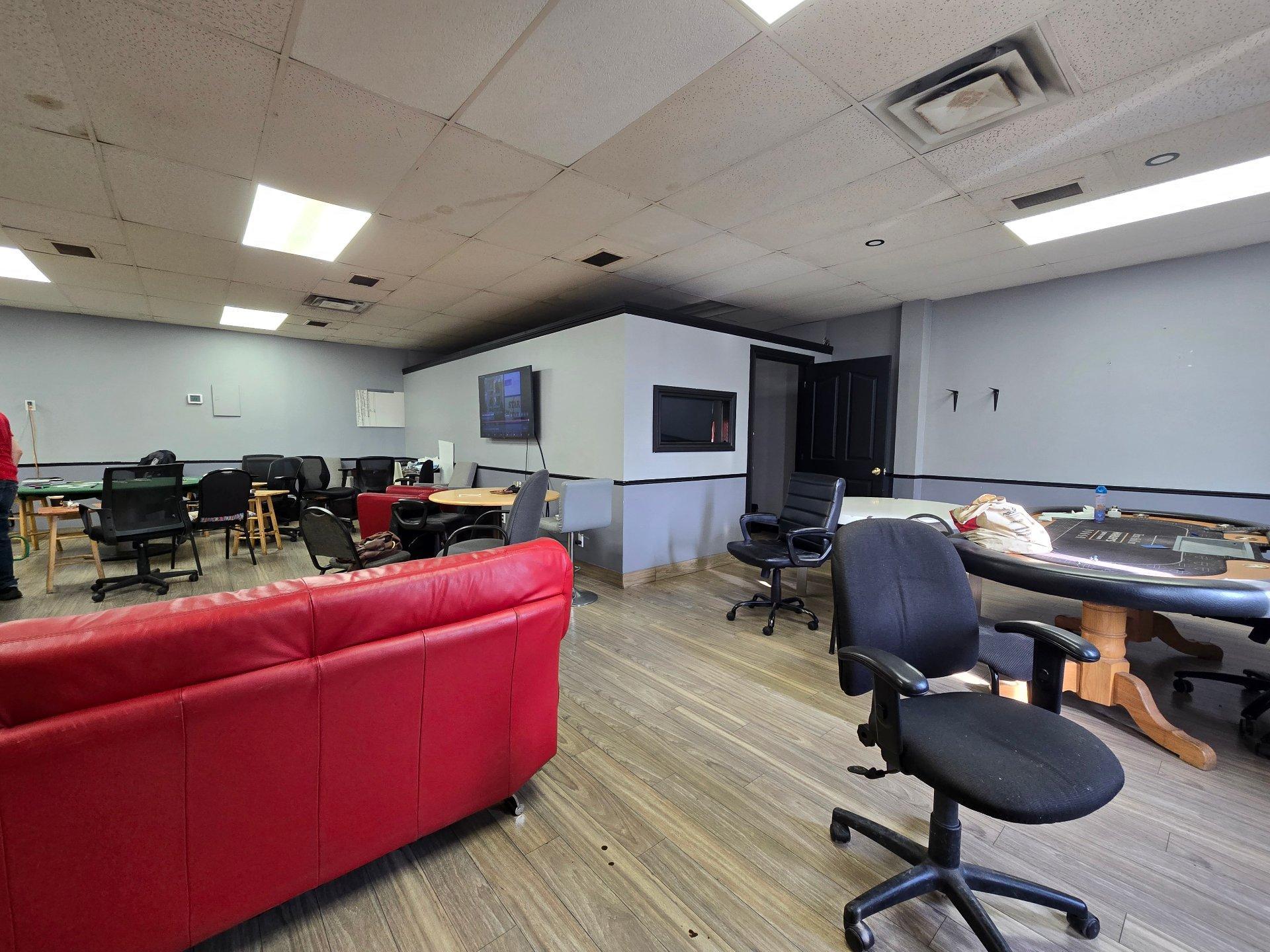 









1276


Boul. Curé-Labelle

, 204,
Laval (Chomedey),




QC
H7V2W1

