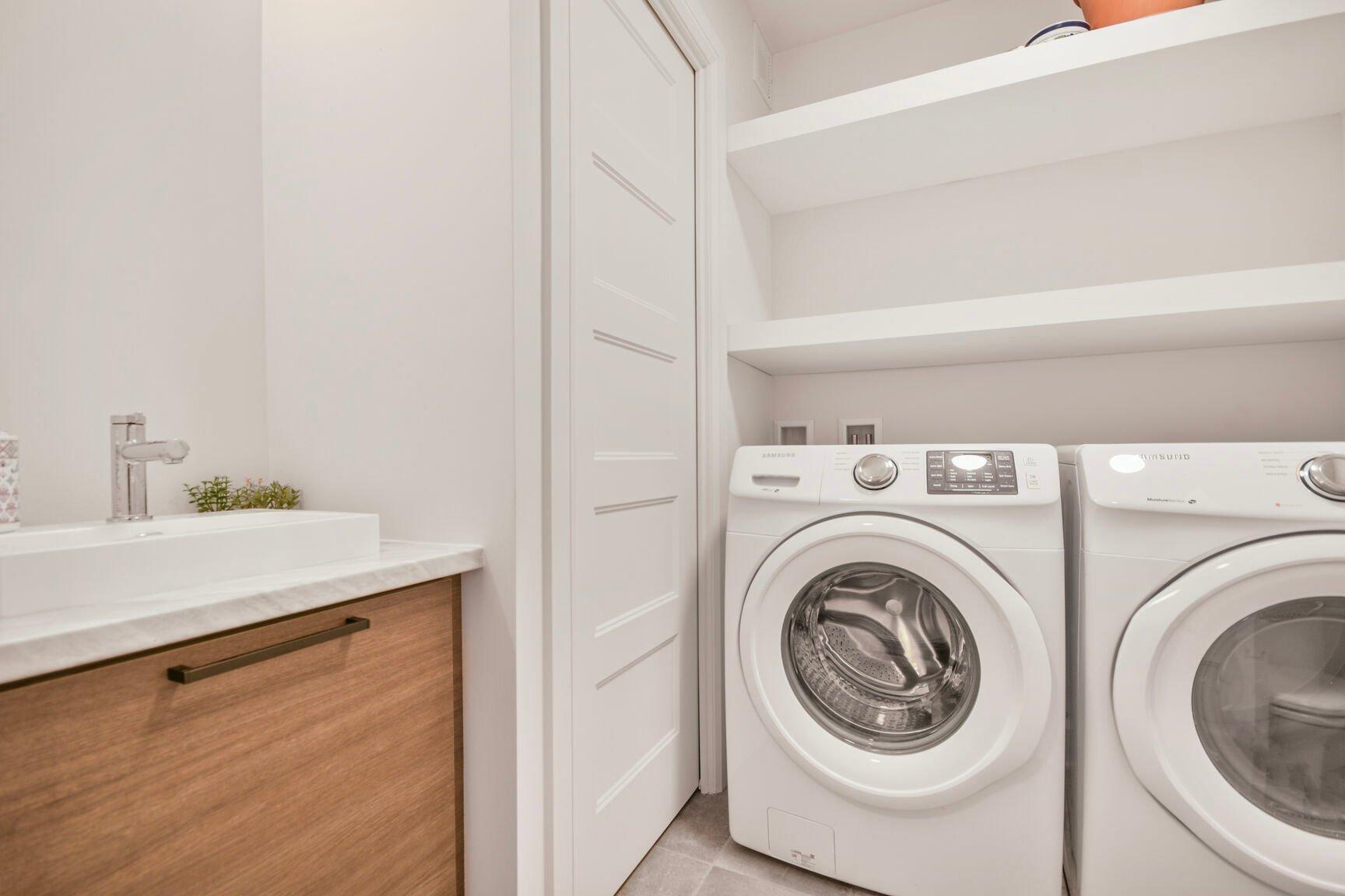 









18500


Rue J.-A.-Bombardier

, 1412,
Mirabel,




QC
J7J0R3

