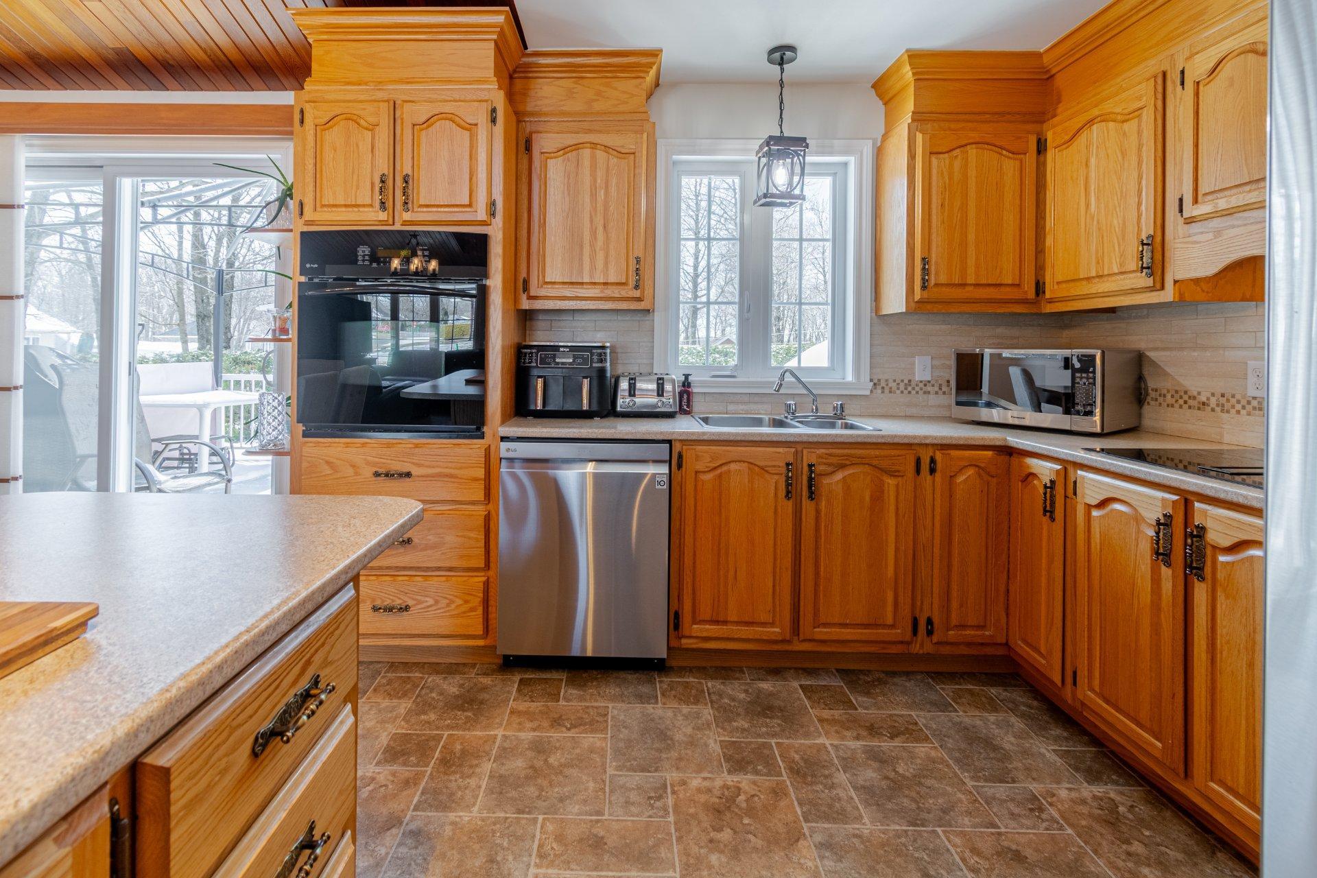 









1


Rue des Bouleaux

,
Saint-Anselme,




QC
G0R2N0

