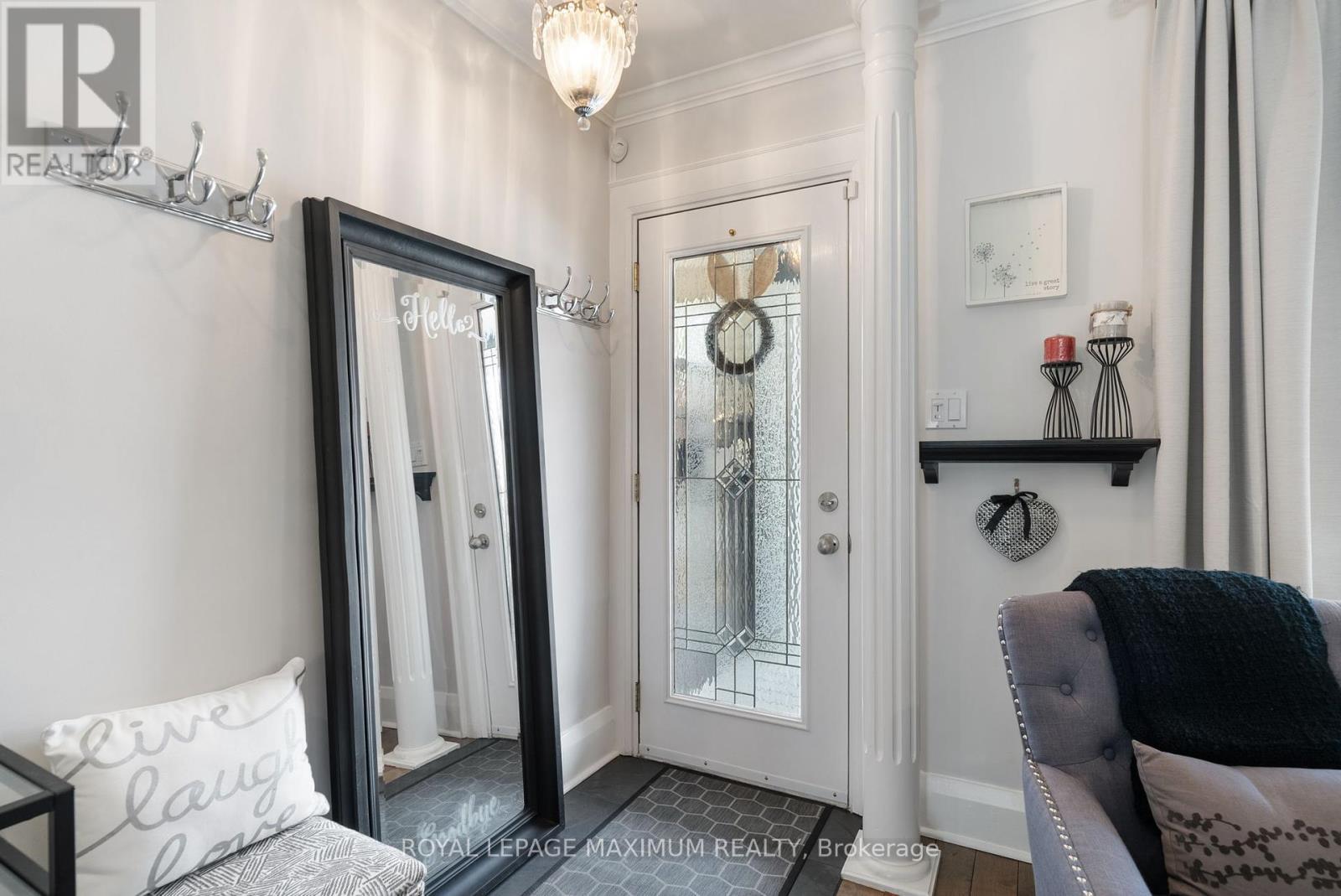 












527 MERTON STREET

,
Toronto,




Ontario
M4S1B4

