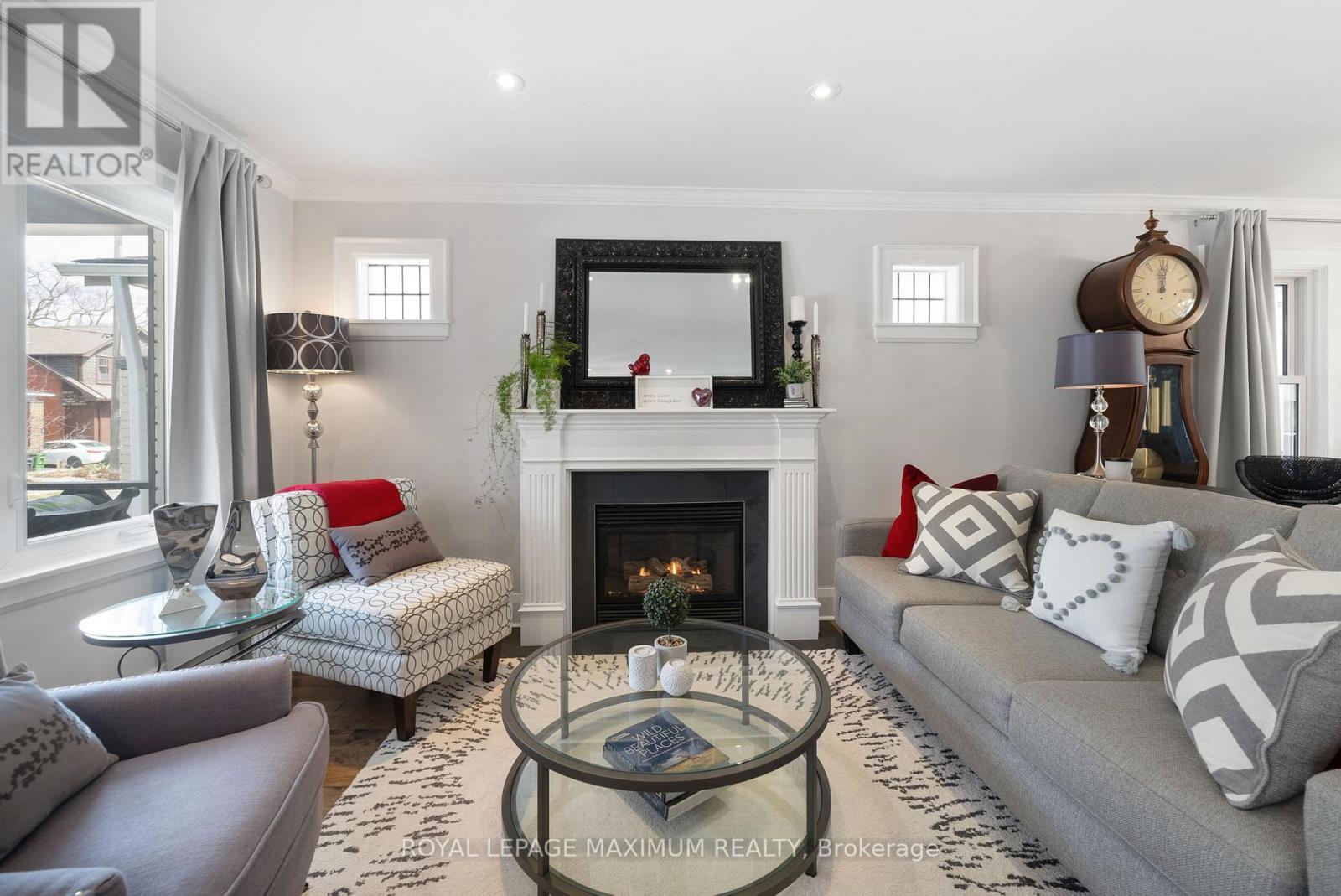 












527 MERTON STREET

,
Toronto,




Ontario
M4S1B4

