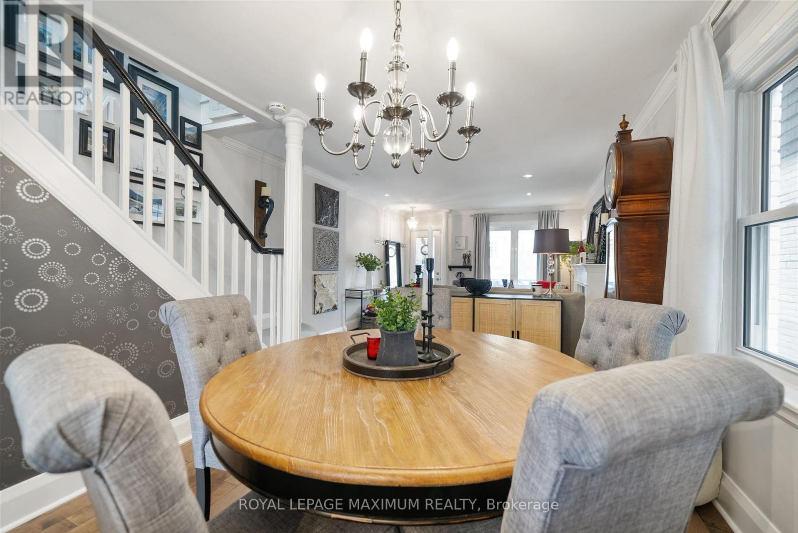 












527 MERTON STREET

,
Toronto,




Ontario
M4S1B4

