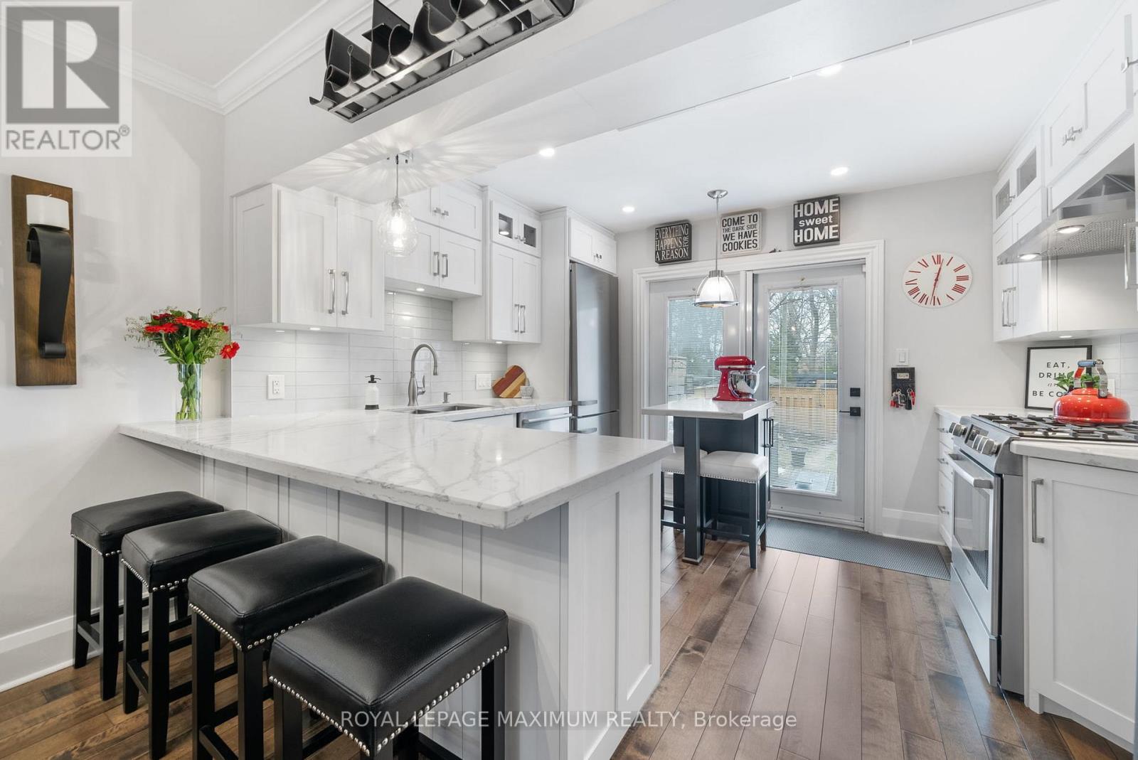 












527 MERTON STREET

,
Toronto,




Ontario
M4S1B4


