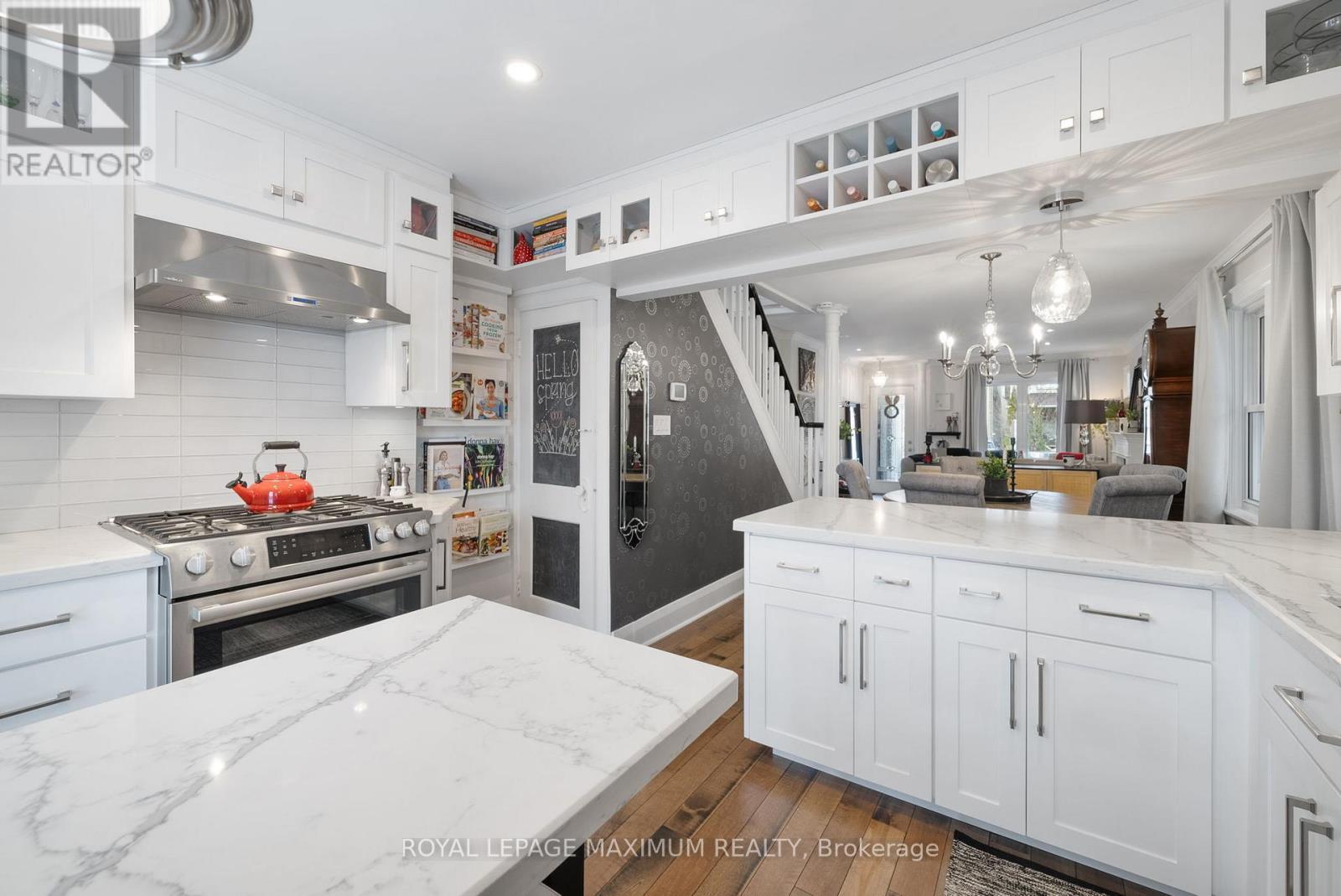 












527 MERTON STREET

,
Toronto,




Ontario
M4S1B4

