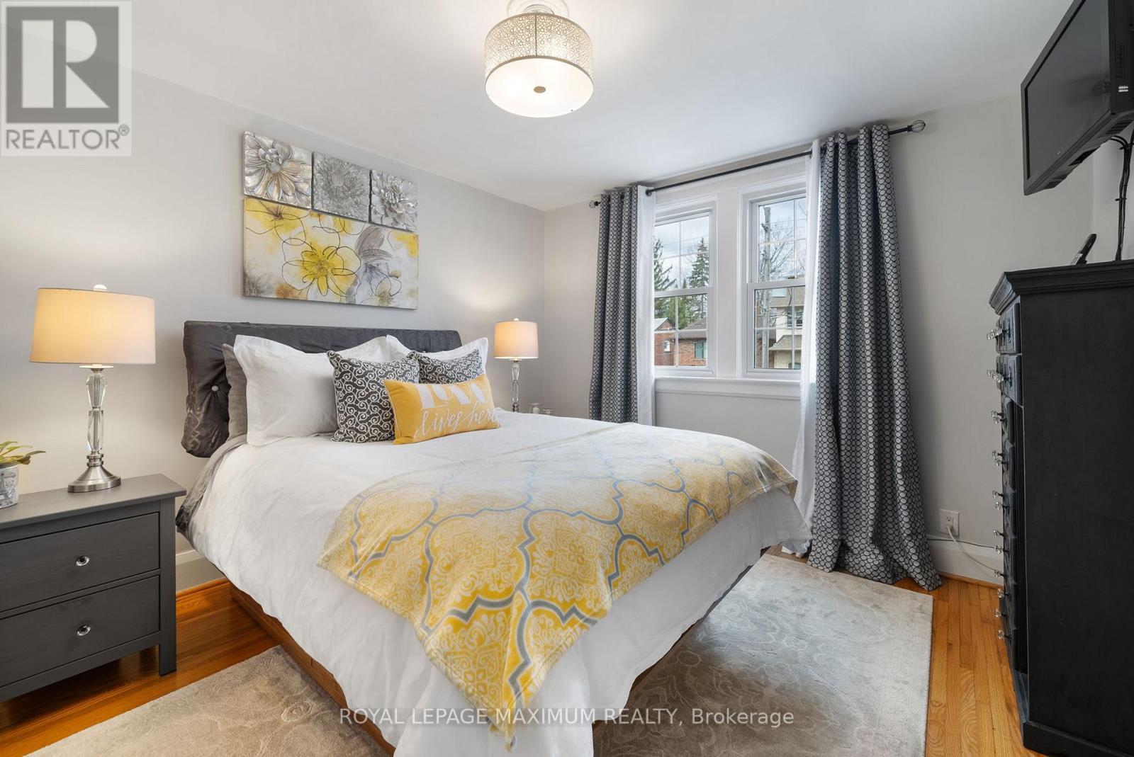 












527 MERTON STREET

,
Toronto,




Ontario
M4S1B4

