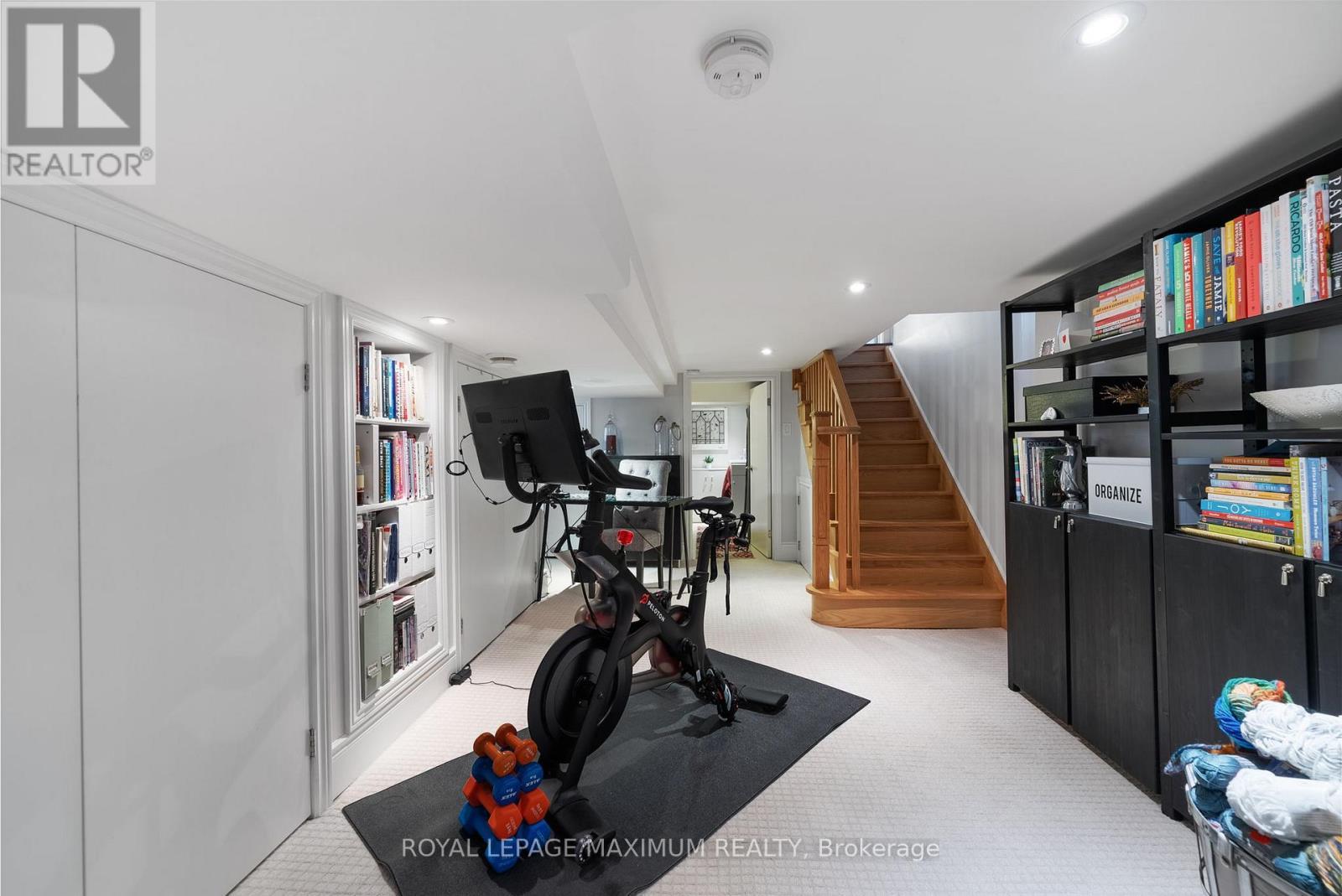 












527 MERTON STREET

,
Toronto,




Ontario
M4S1B4

