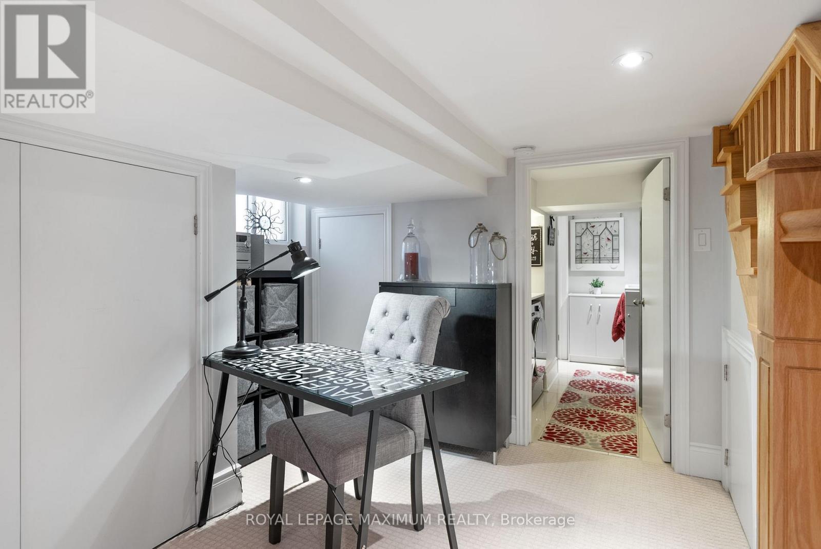 












527 MERTON STREET

,
Toronto,




Ontario
M4S1B4

