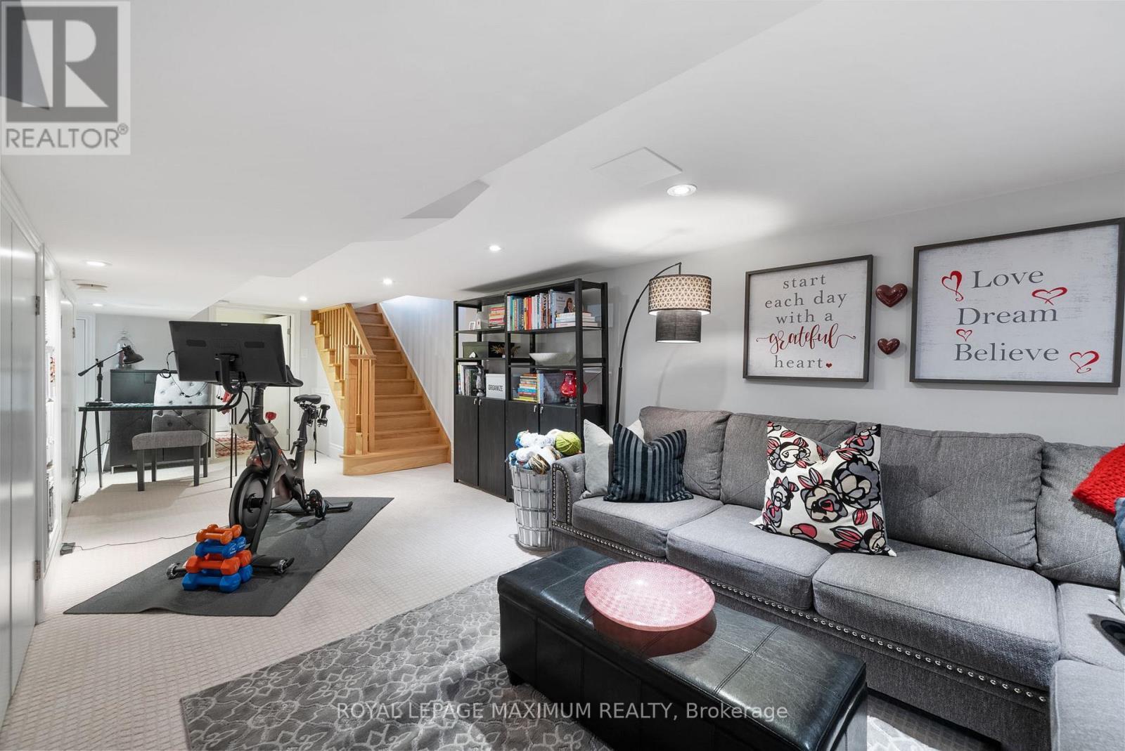 












527 MERTON STREET

,
Toronto,




Ontario
M4S1B4

